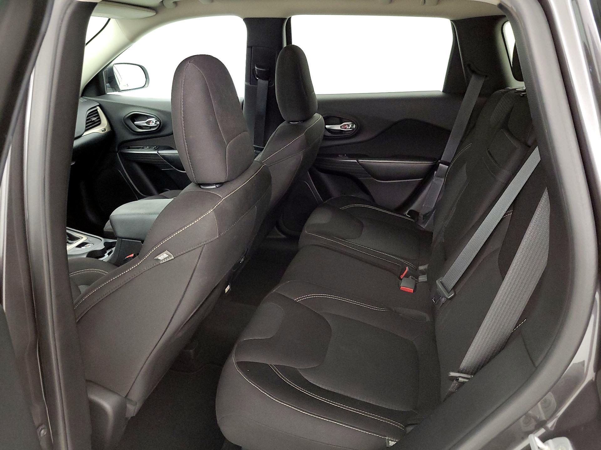 Thumbnail: 2015 Jeep Cherokee - 19