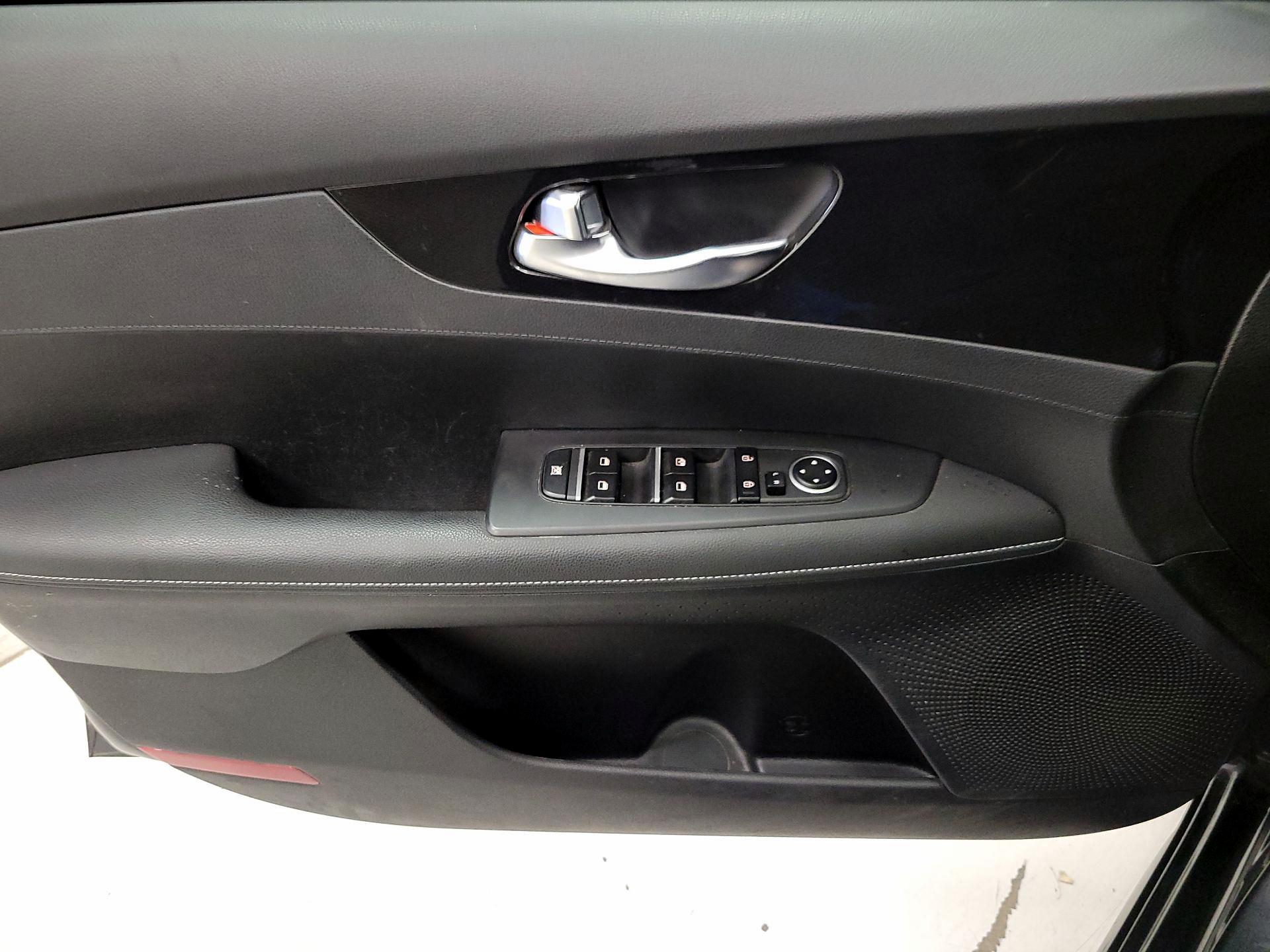 Thumbnail: 2023 Kia Forte - 12