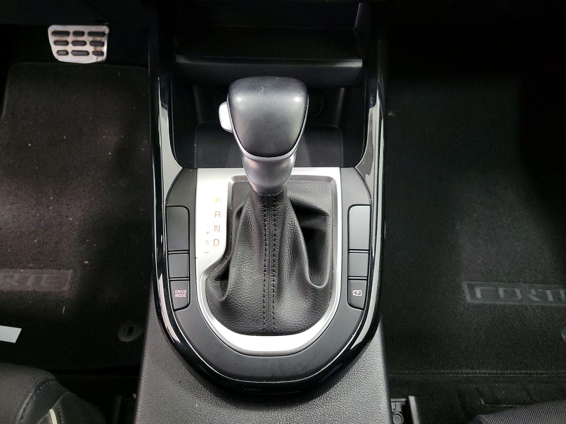 Thumbnail: 2023 Kia Forte - 18