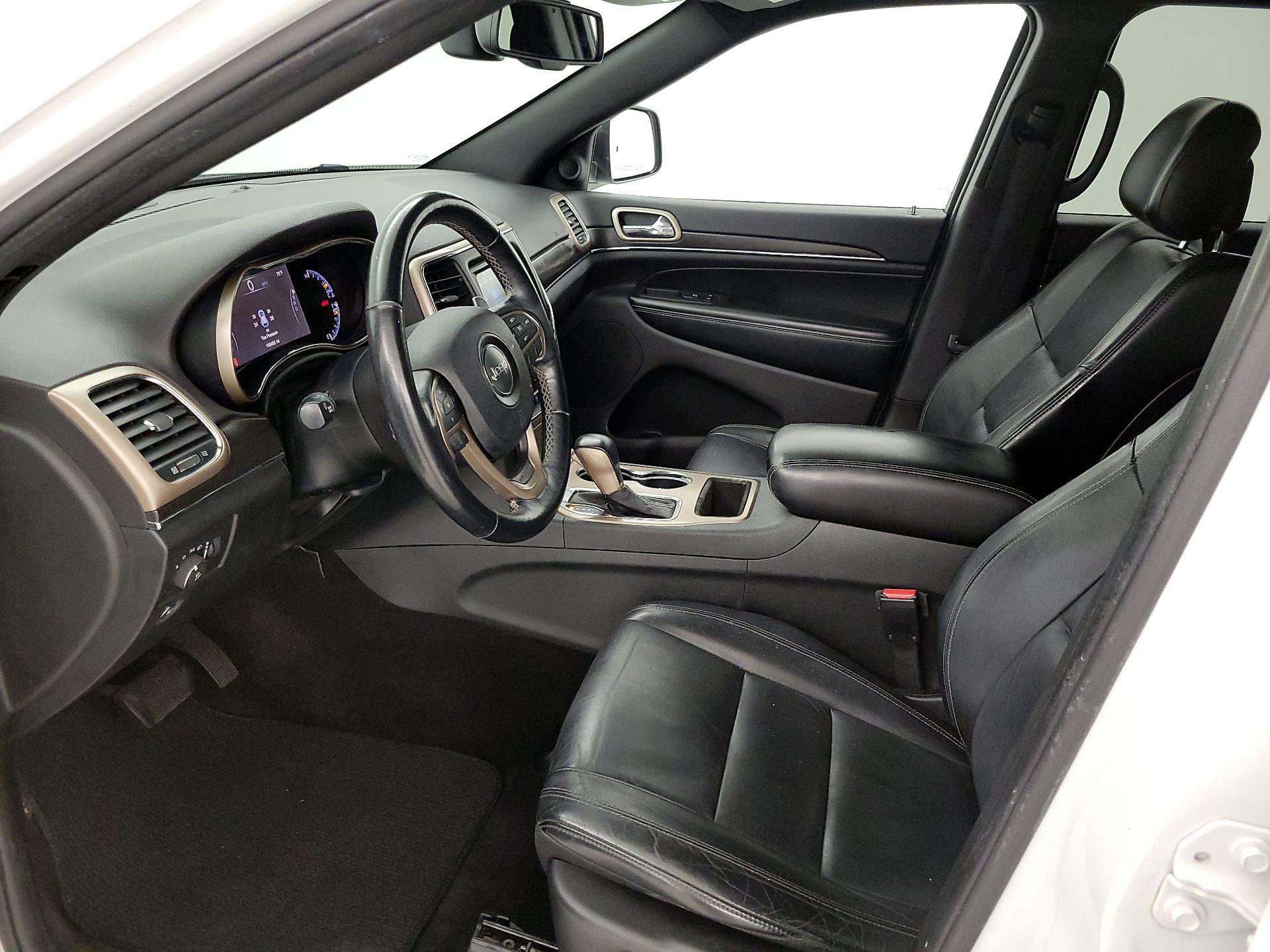 Thumbnail: 2016 Jeep Grand Cherokee - 11