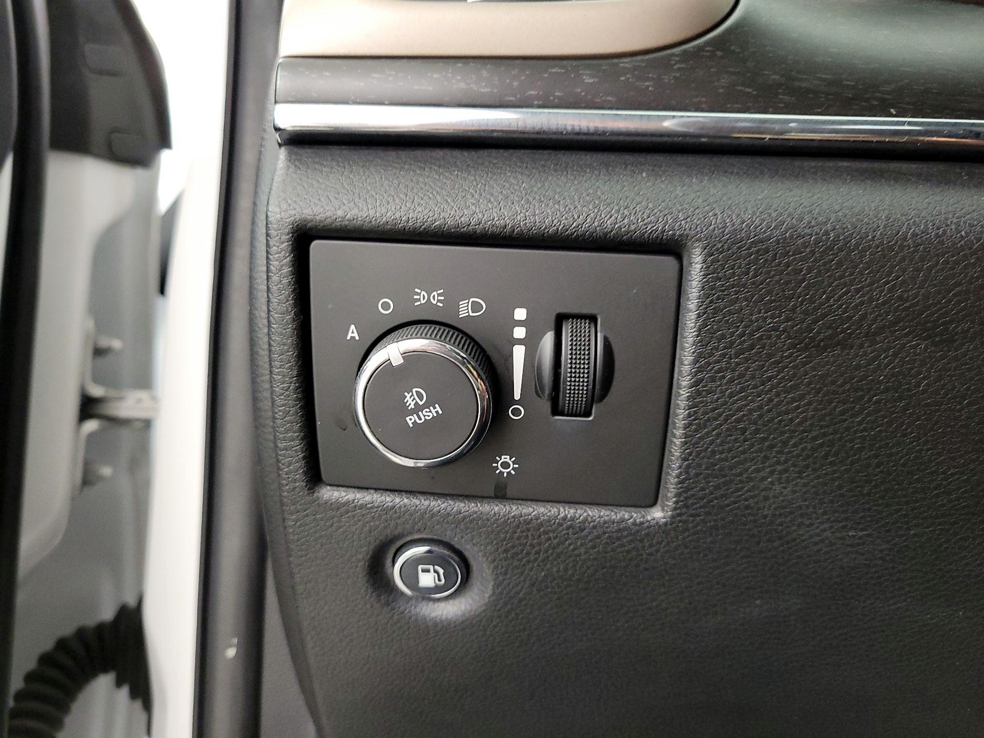 Thumbnail: 2016 Jeep Grand Cherokee - 13