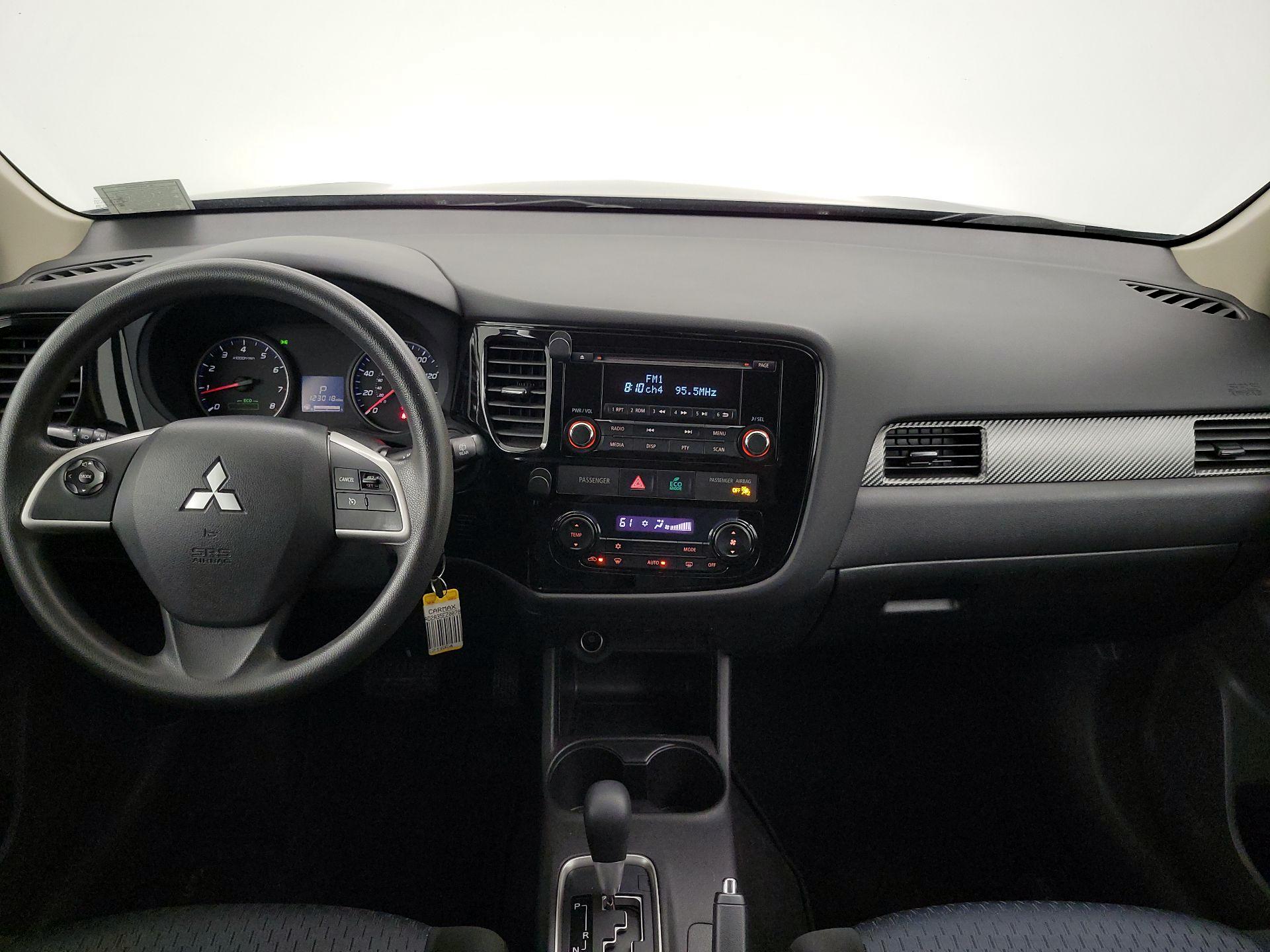 Thumbnail: 2014 Mitsubishi Outlander - 9