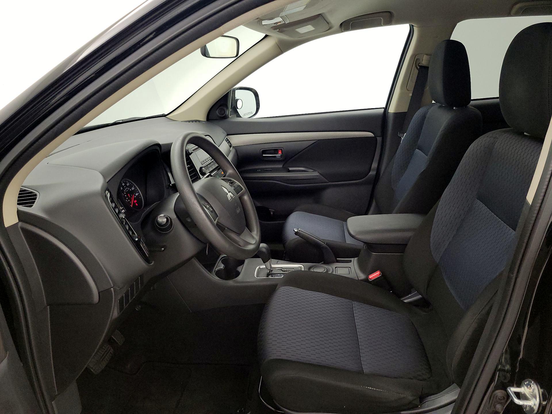 Thumbnail: 2014 Mitsubishi Outlander - 11