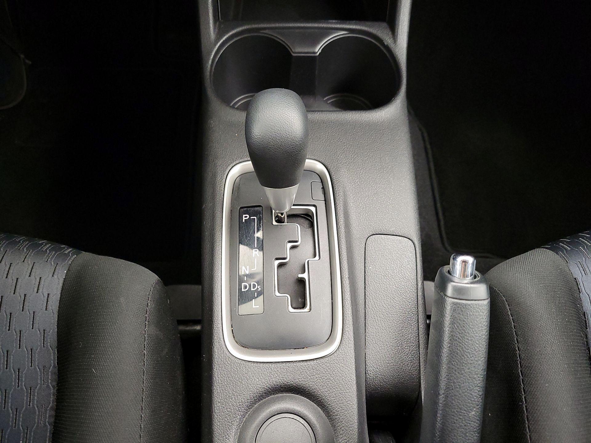 Thumbnail: 2014 Mitsubishi Outlander - 16