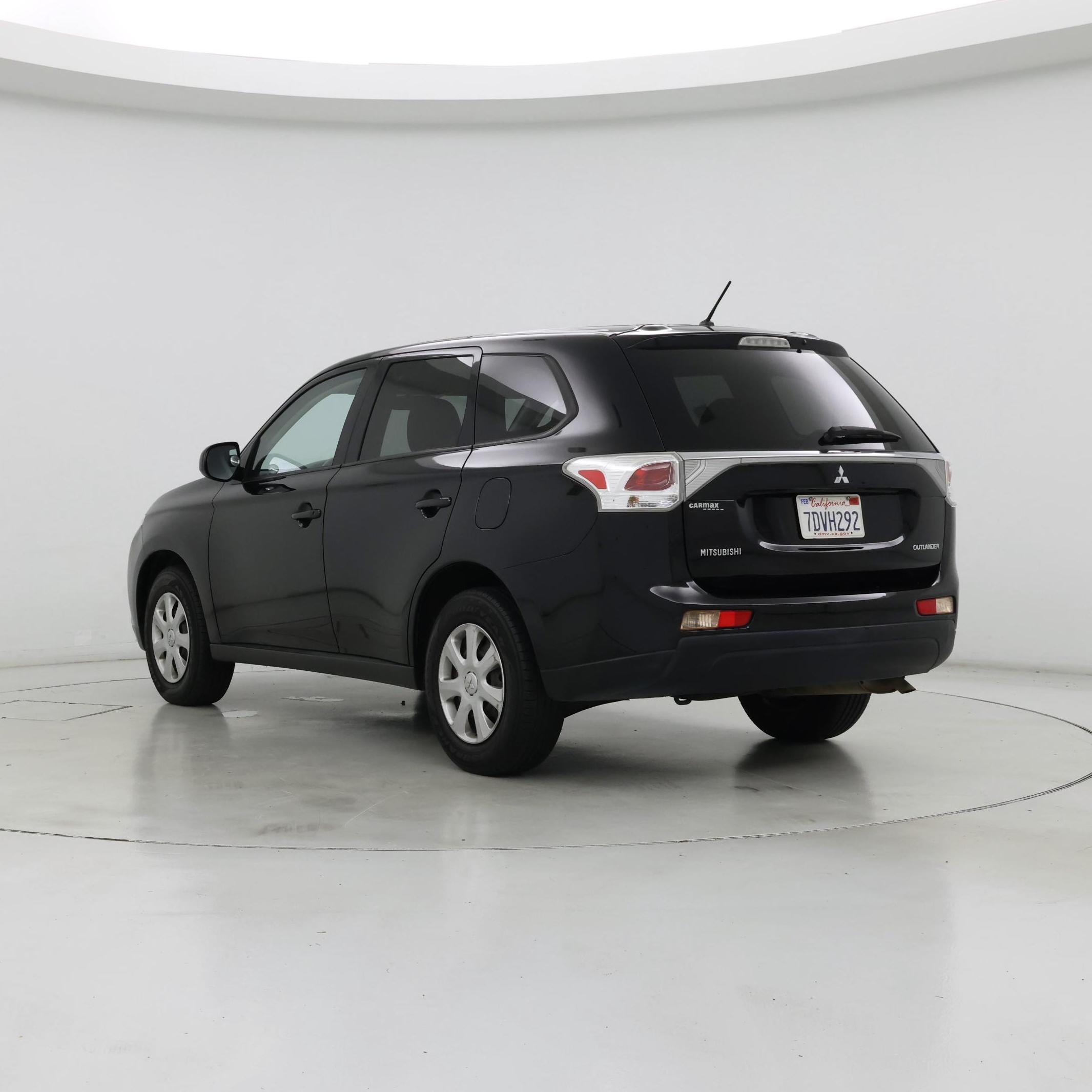 Thumbnail: 2014 Mitsubishi Outlander - 2