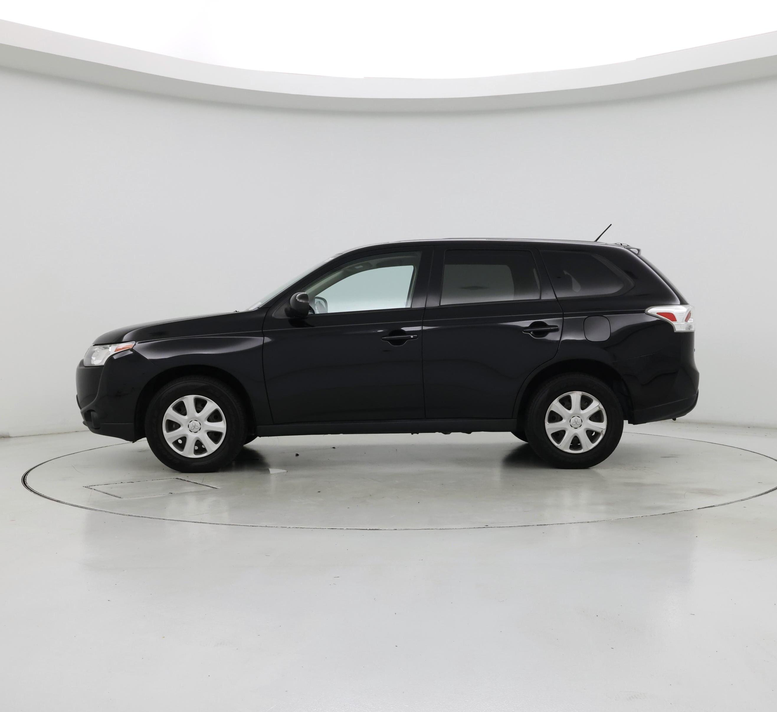 Thumbnail: 2014 Mitsubishi Outlander - 3