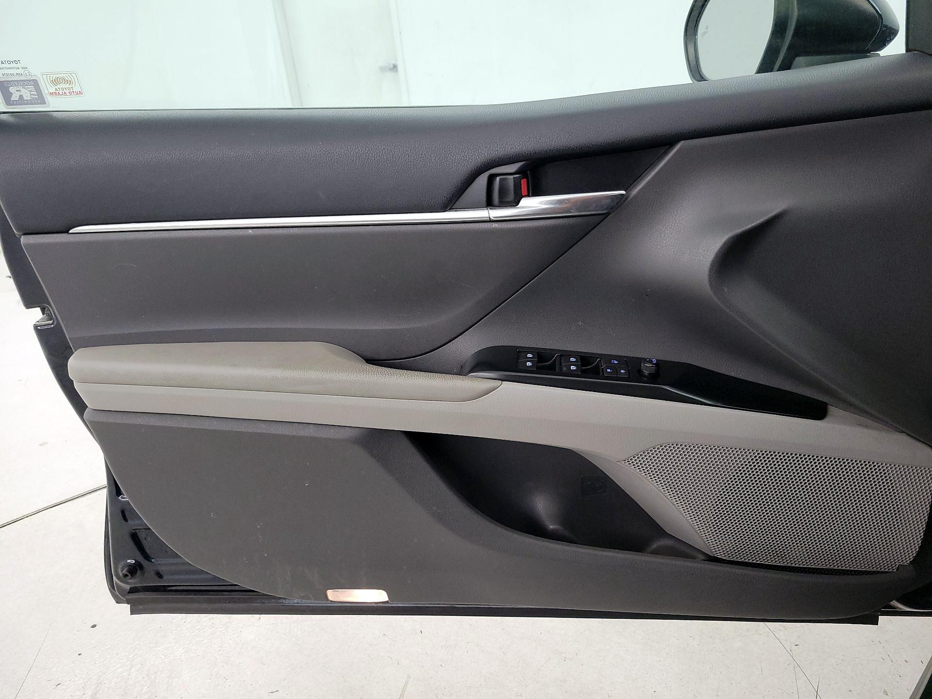 Thumbnail: 2018 Toyota Camry - 12