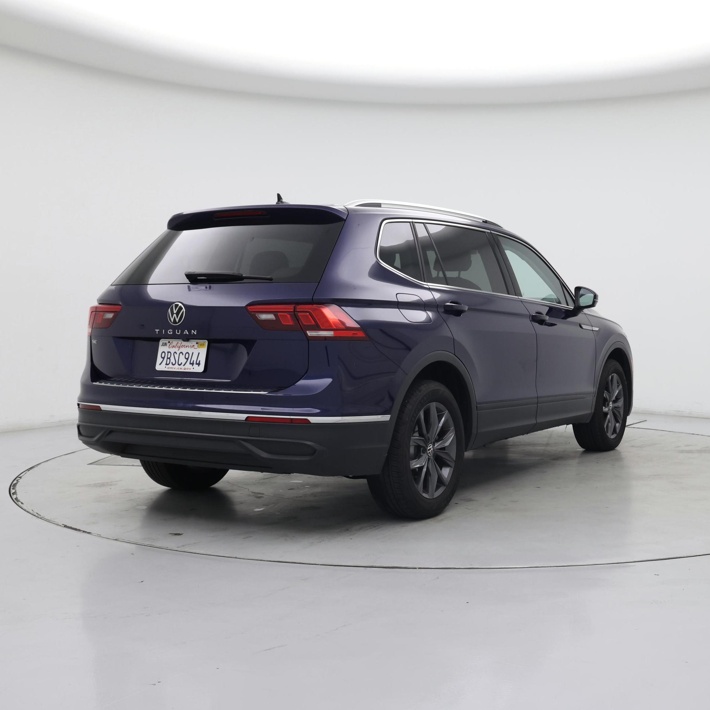Thumbnail: 2022 Volkswagen Tiguan - 8