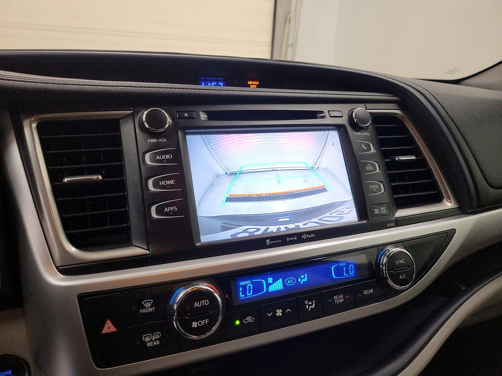 Thumbnail: 2019 Toyota Highlander - 14