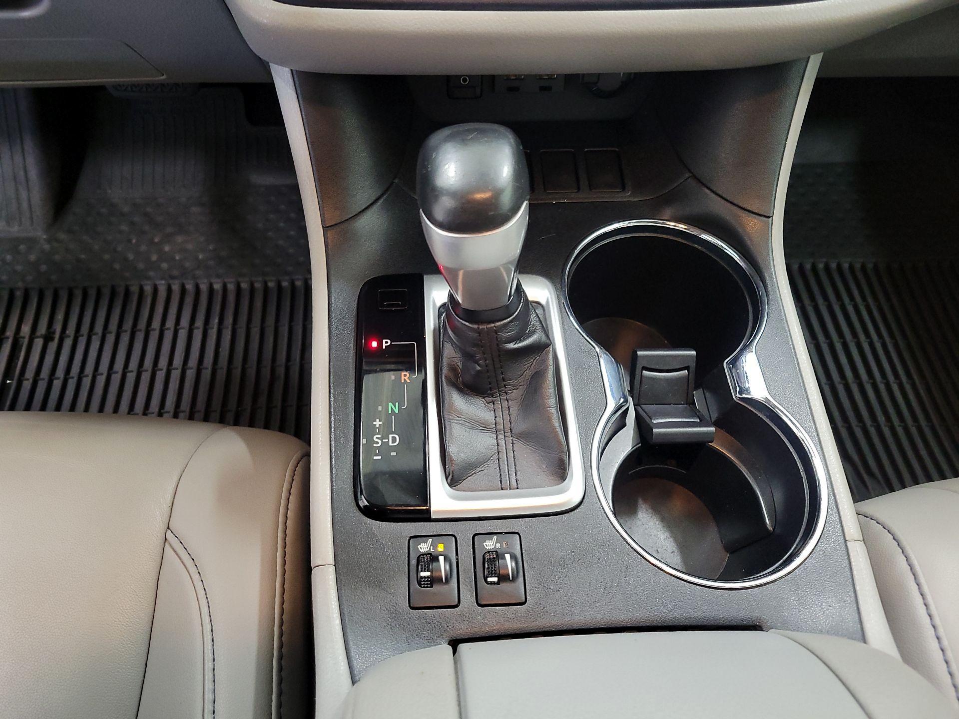 Thumbnail: 2019 Toyota Highlander - 17