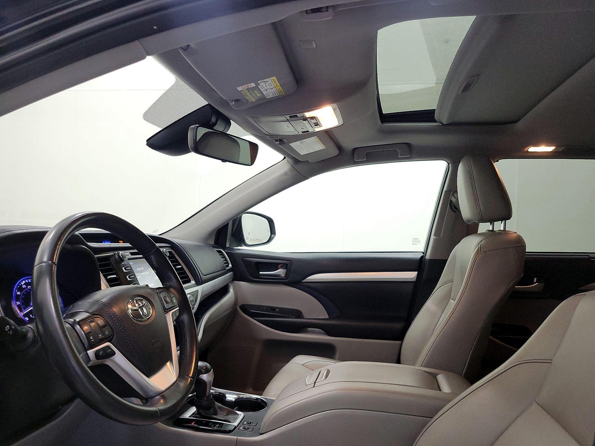 Thumbnail: 2019 Toyota Highlander - 19
