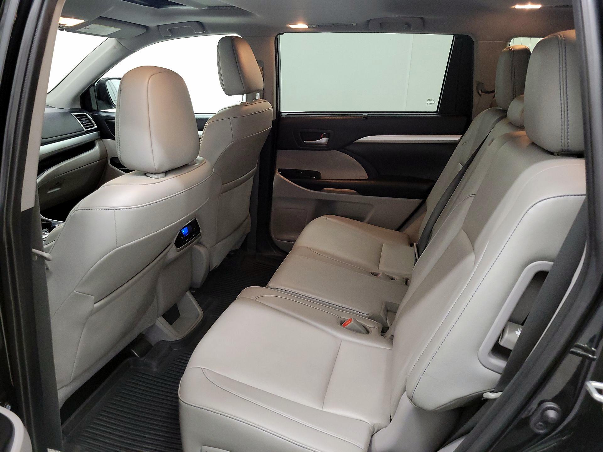 Thumbnail: 2019 Toyota Highlander - 20