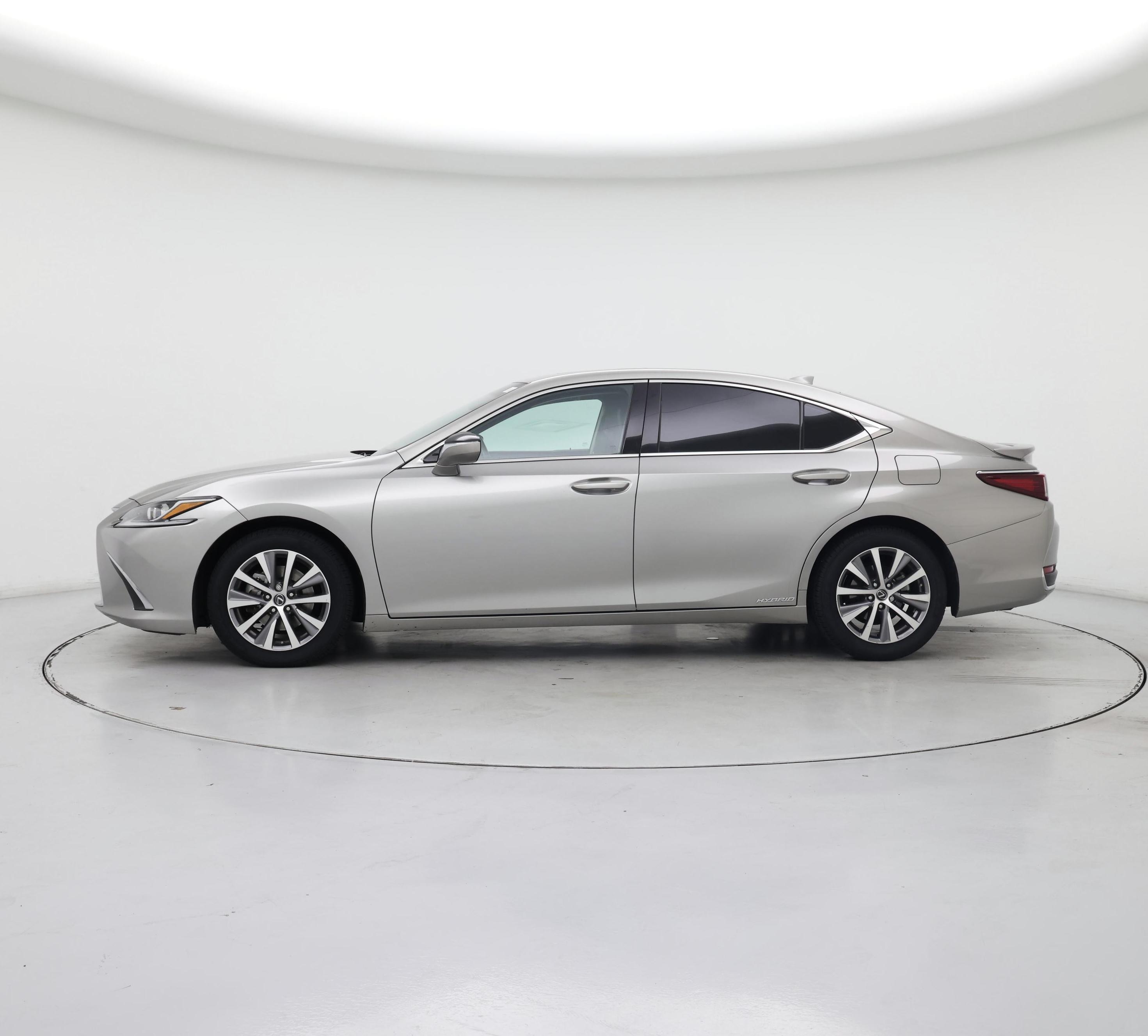 Thumbnail: 2021 Lexus ES - 3