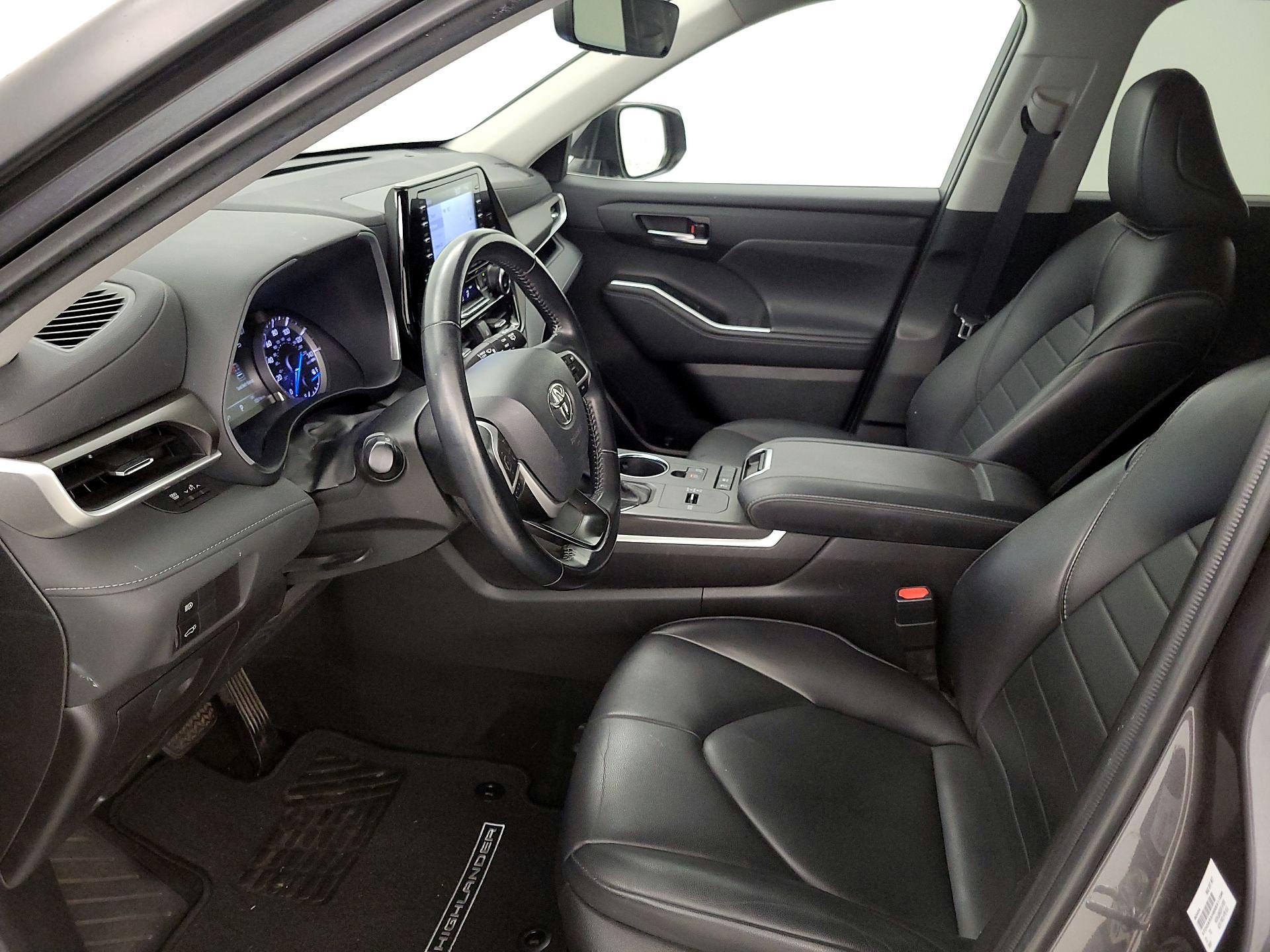 Thumbnail: 2022 Toyota Highlander - 11