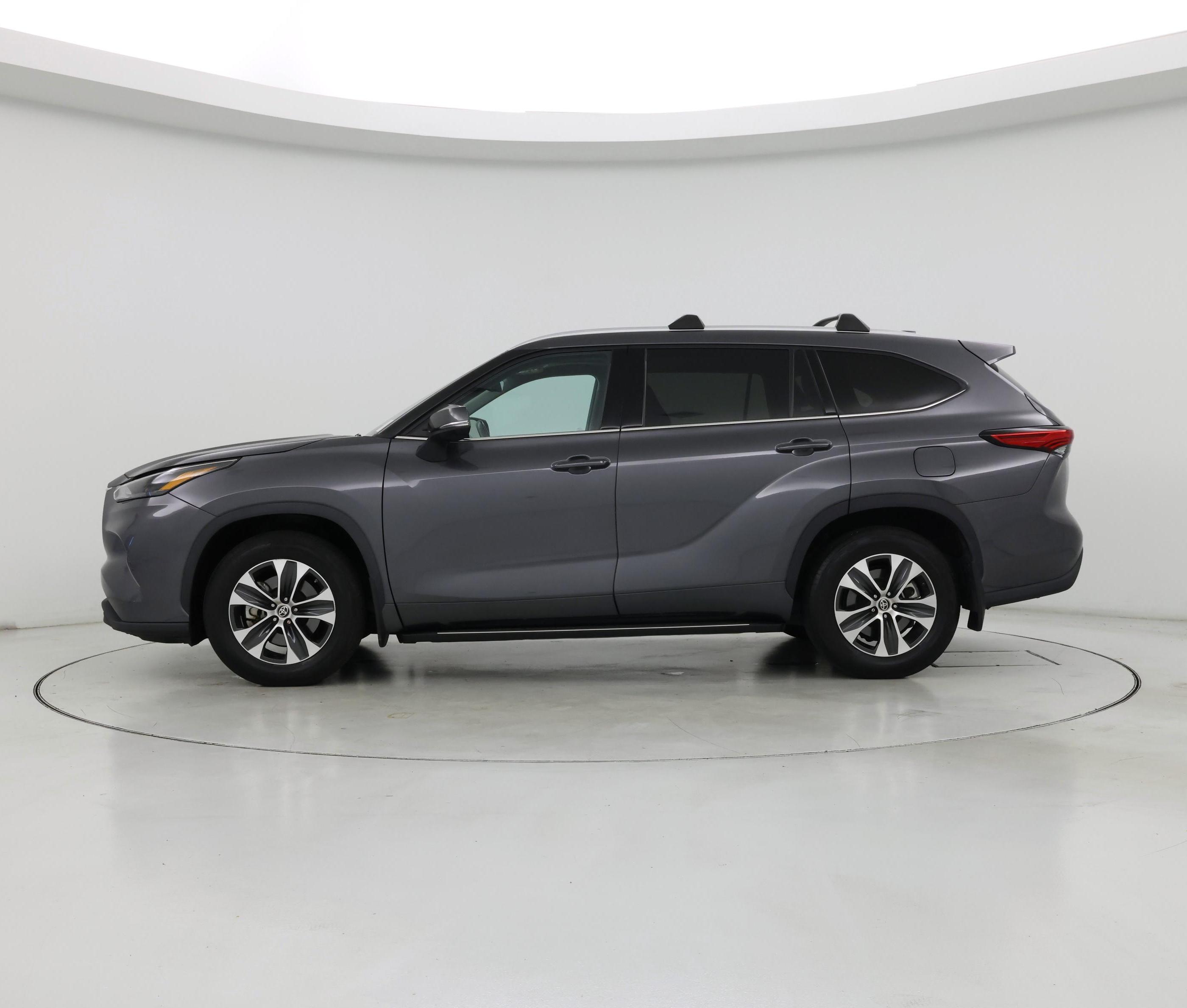 Thumbnail: 2022 Toyota Highlander - 3