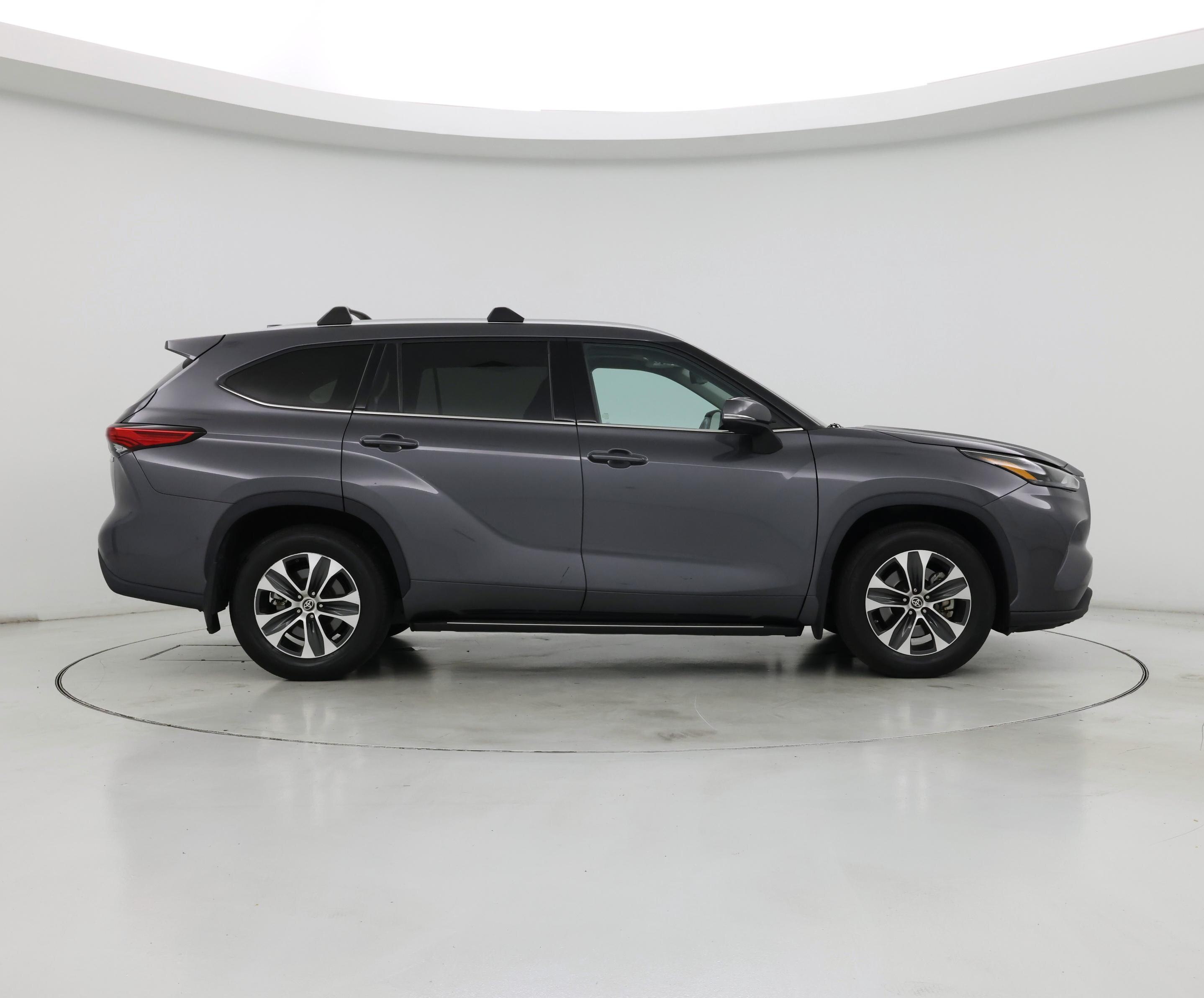 Thumbnail: 2022 Toyota Highlander - 7