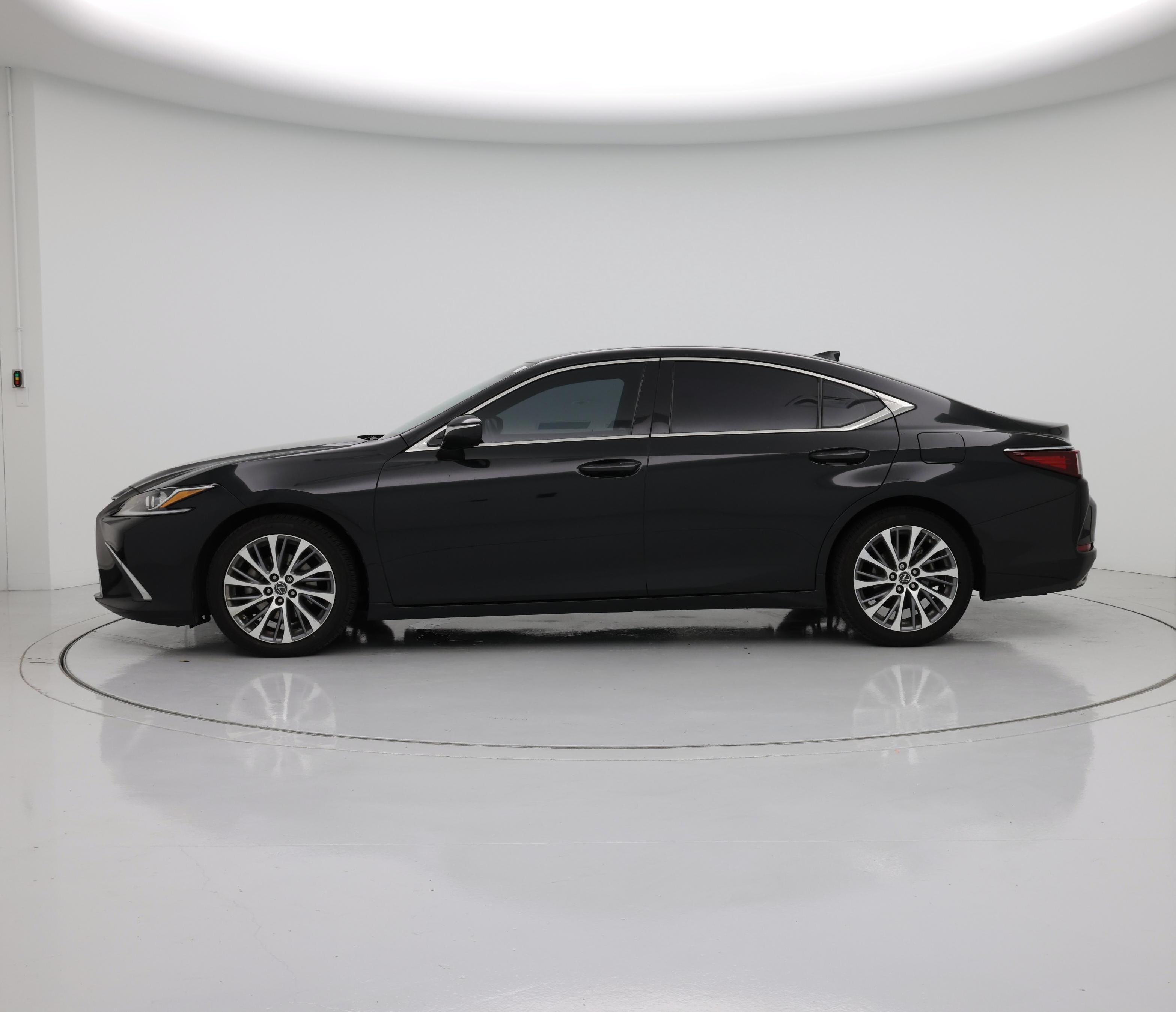 Thumbnail: 2020 Lexus ES - 3