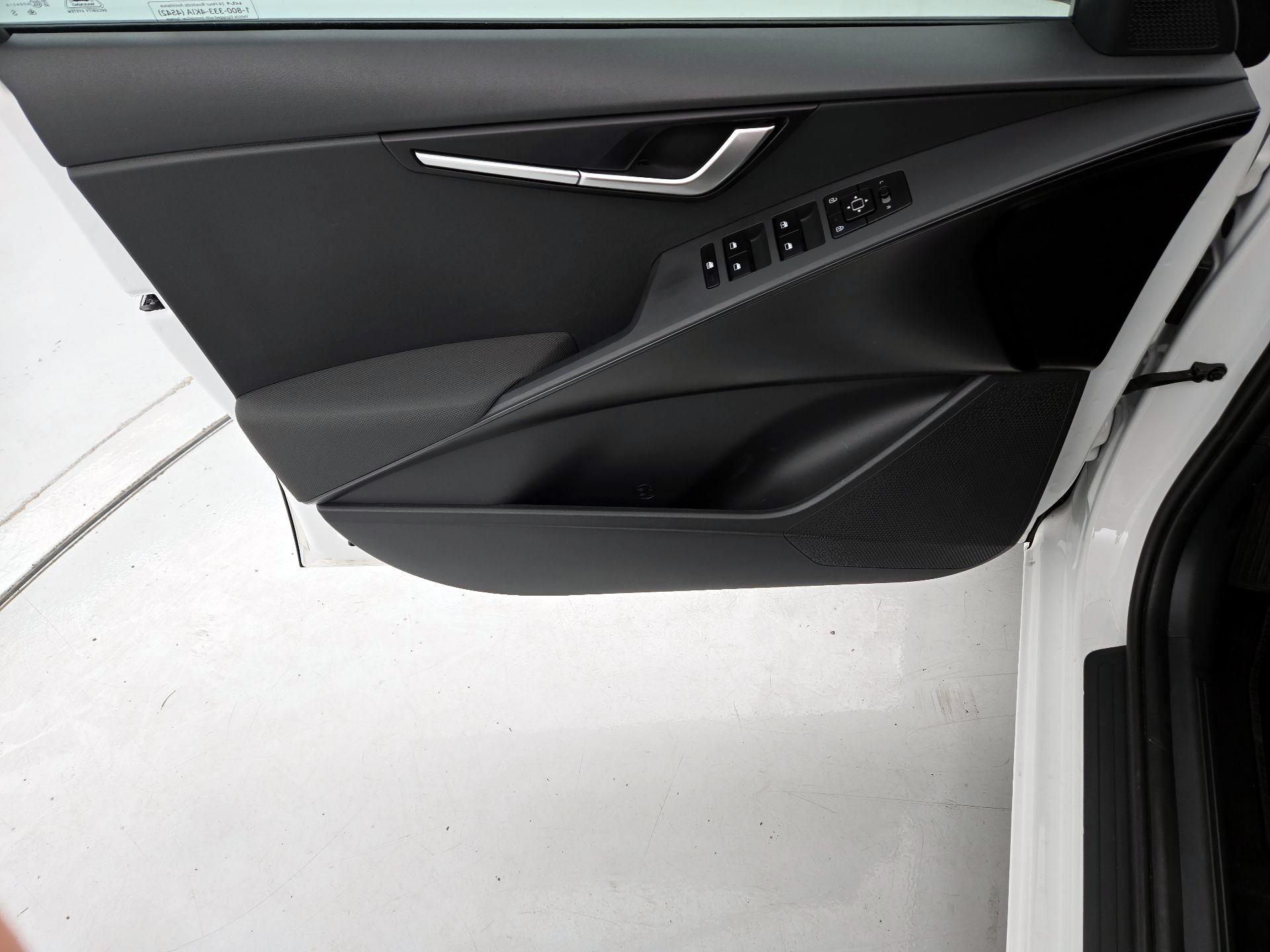 Thumbnail: 2025 Kia Niro - 12