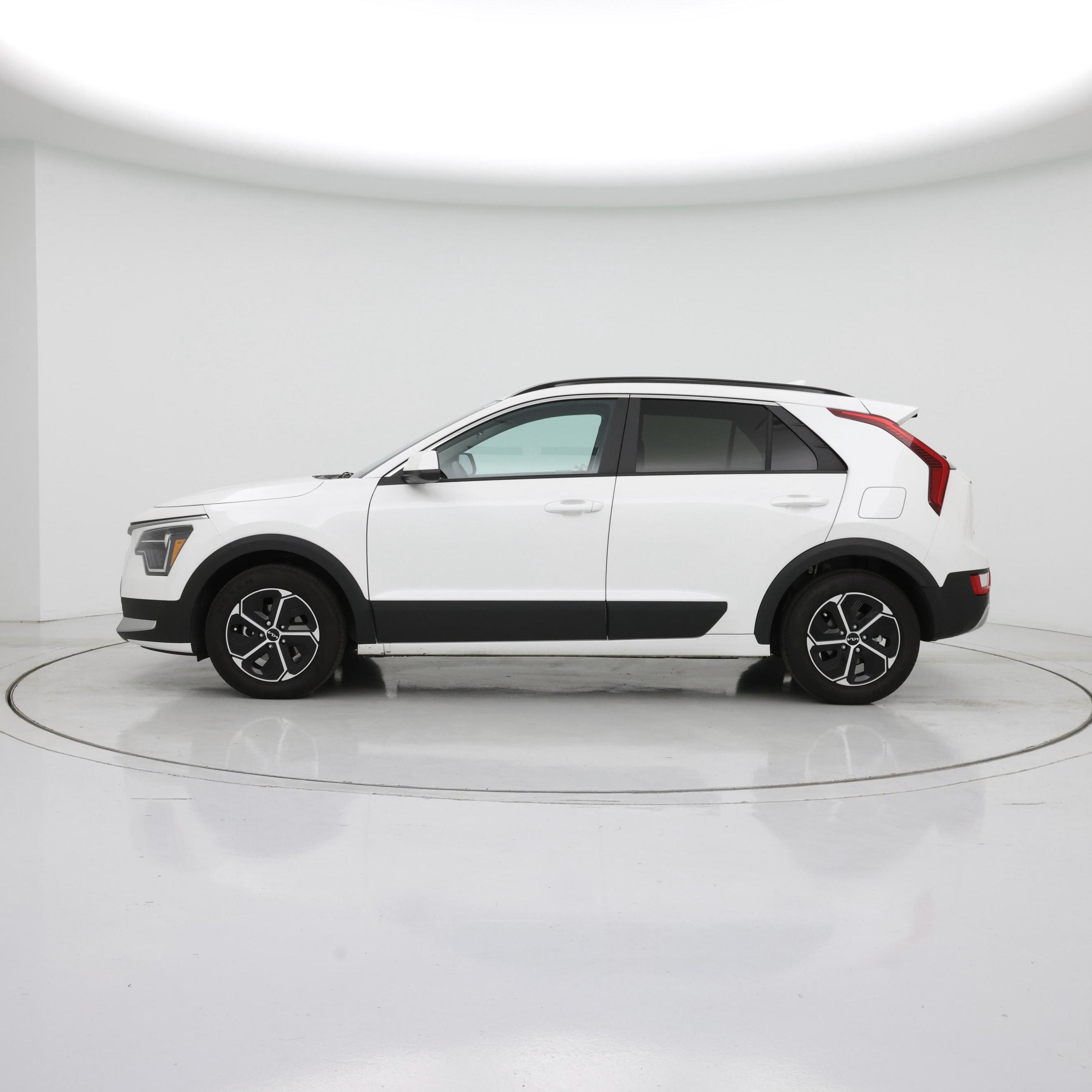 Thumbnail: 2025 Kia Niro - 3