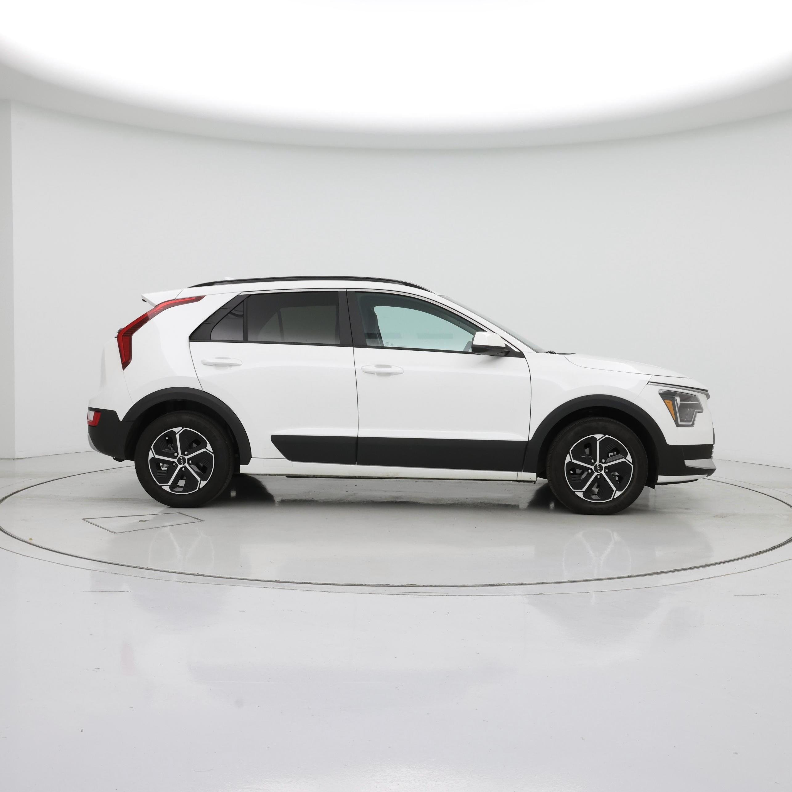 Thumbnail: 2025 Kia Niro - 7