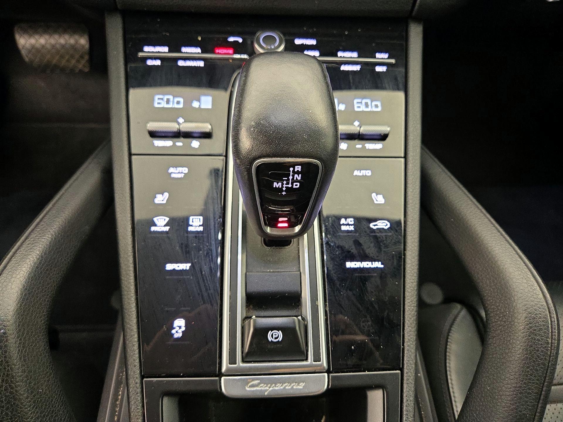Thumbnail: 2021 Porsche Cayenne - 18