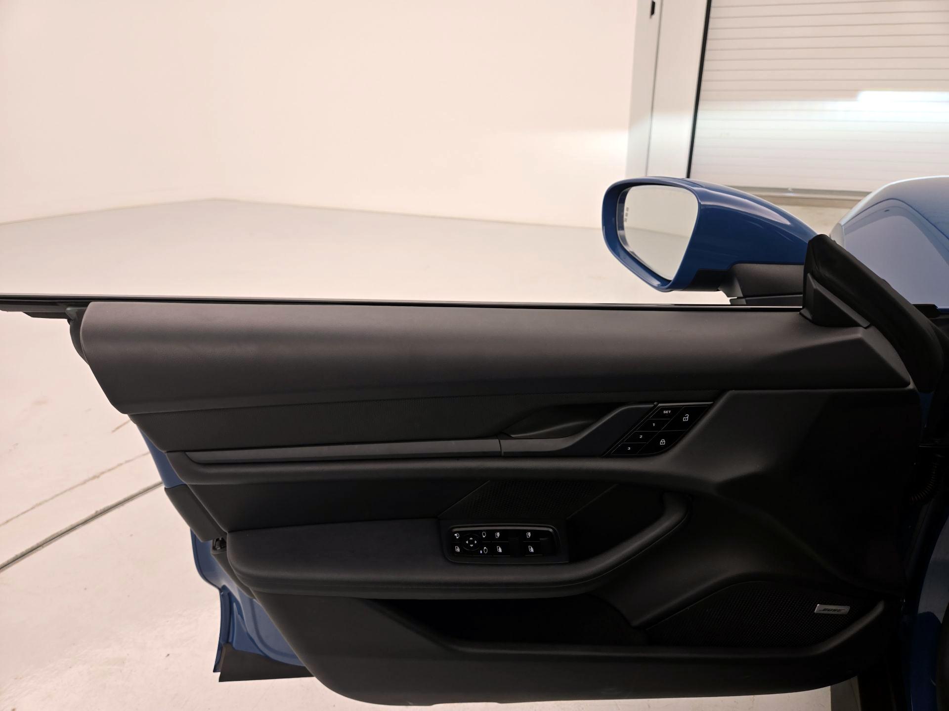 Thumbnail: 2021 Porsche Taycan - 12