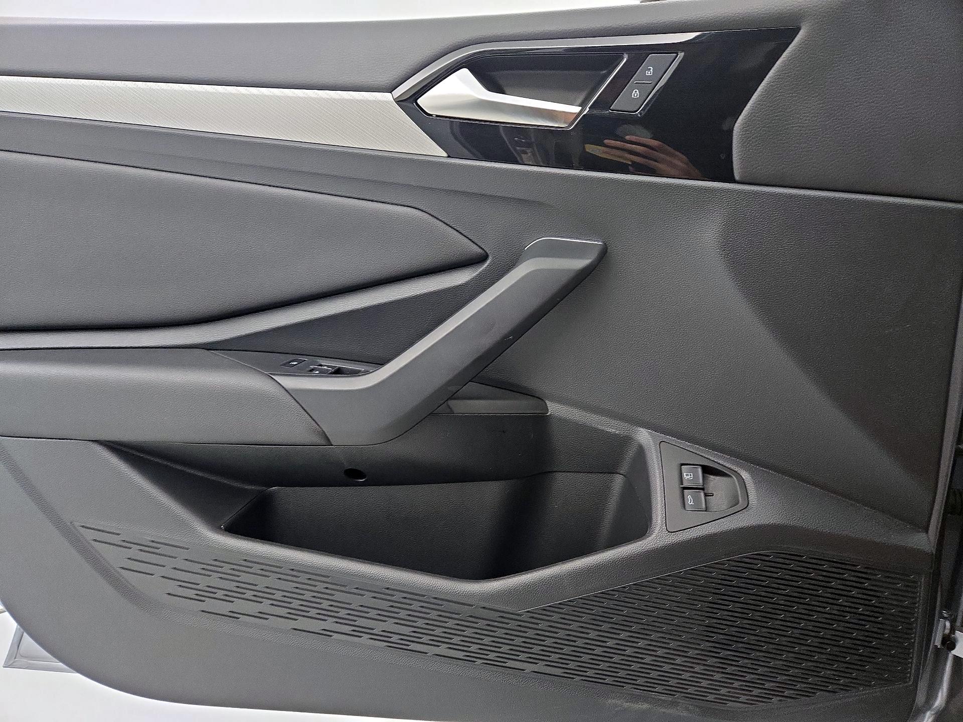 Thumbnail: 2021 Volkswagen Jetta - 12