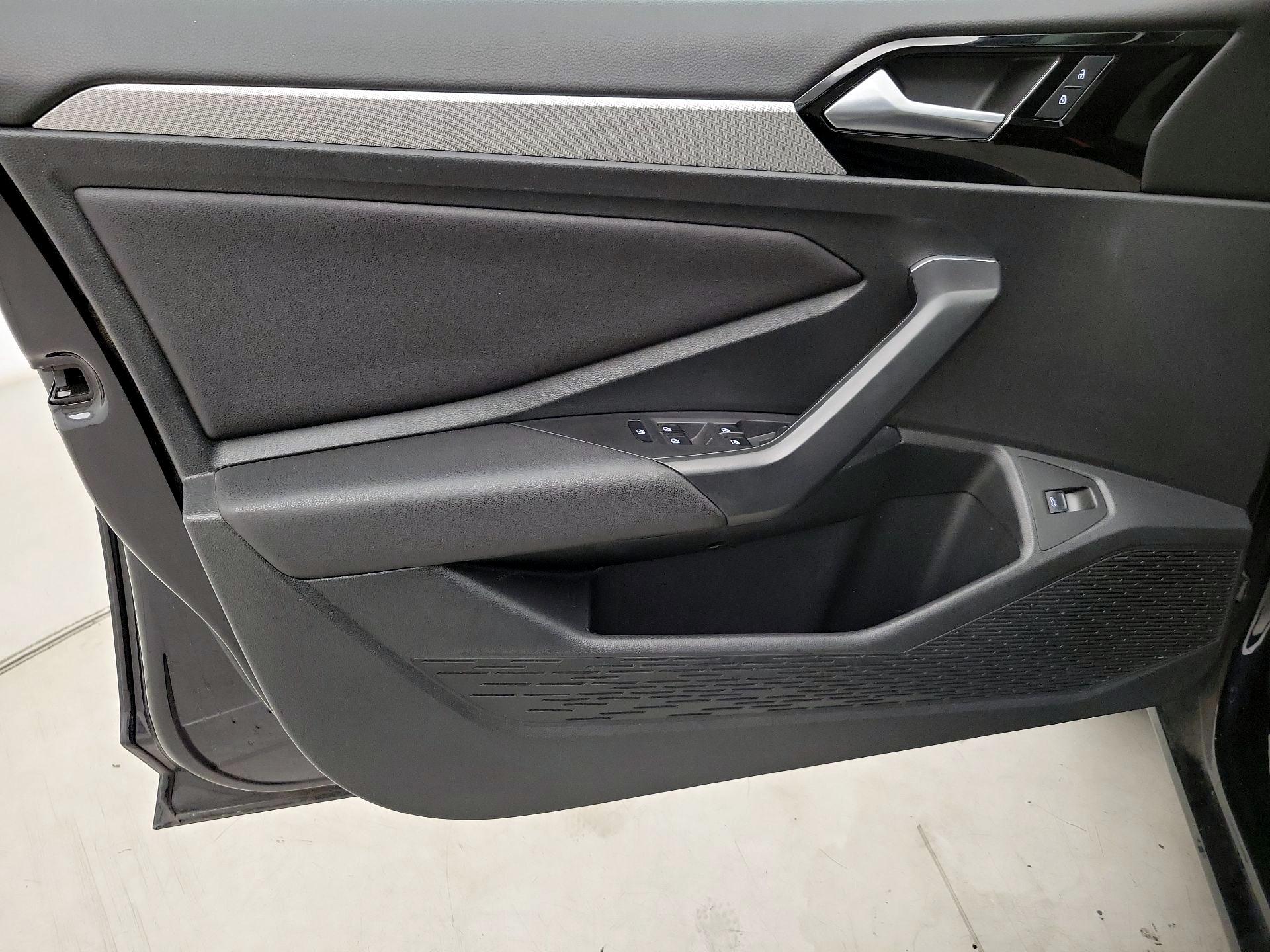 Thumbnail: 2019 Volkswagen Jetta - 12