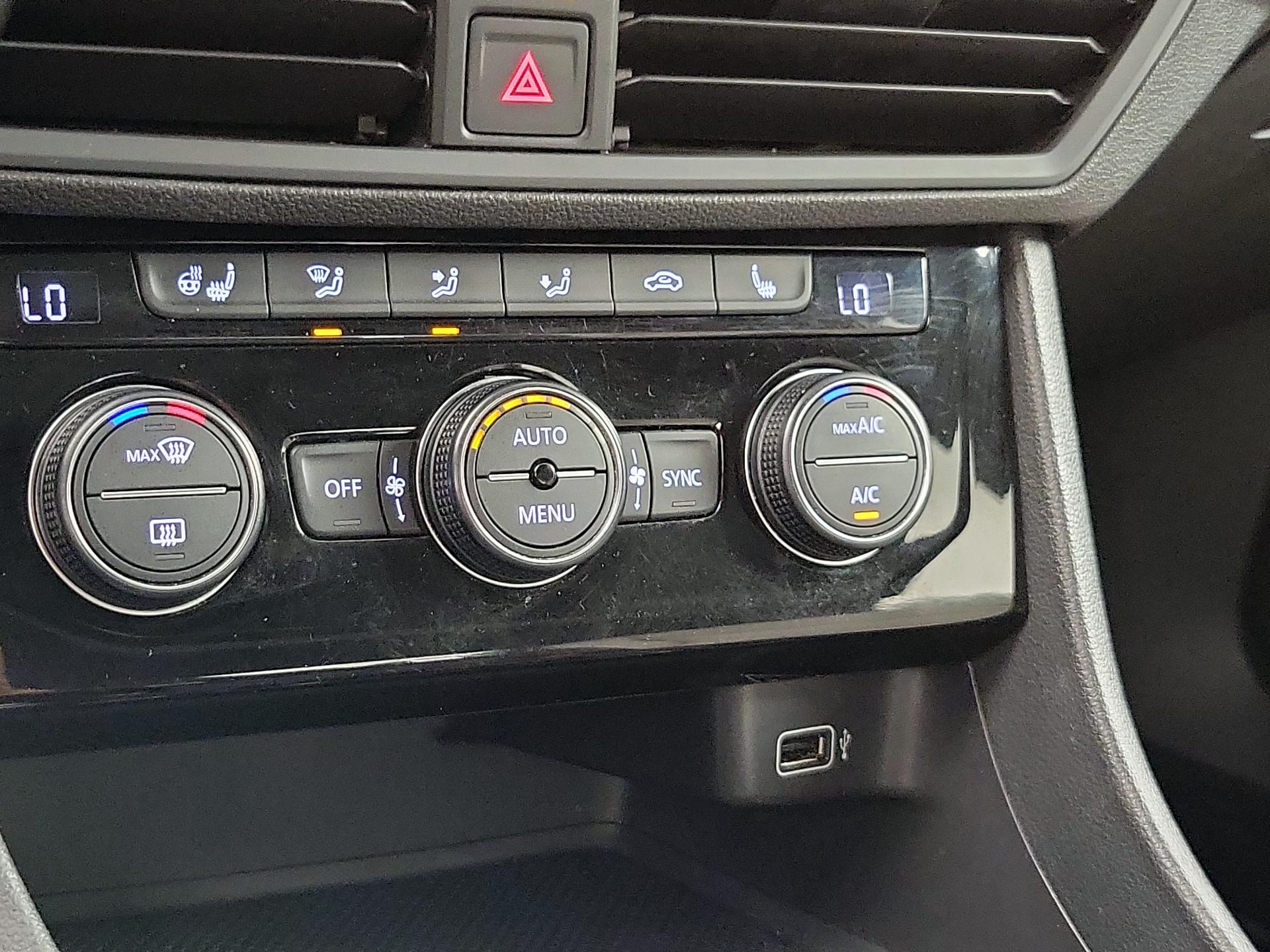 Thumbnail: 2019 Volkswagen Jetta - 16