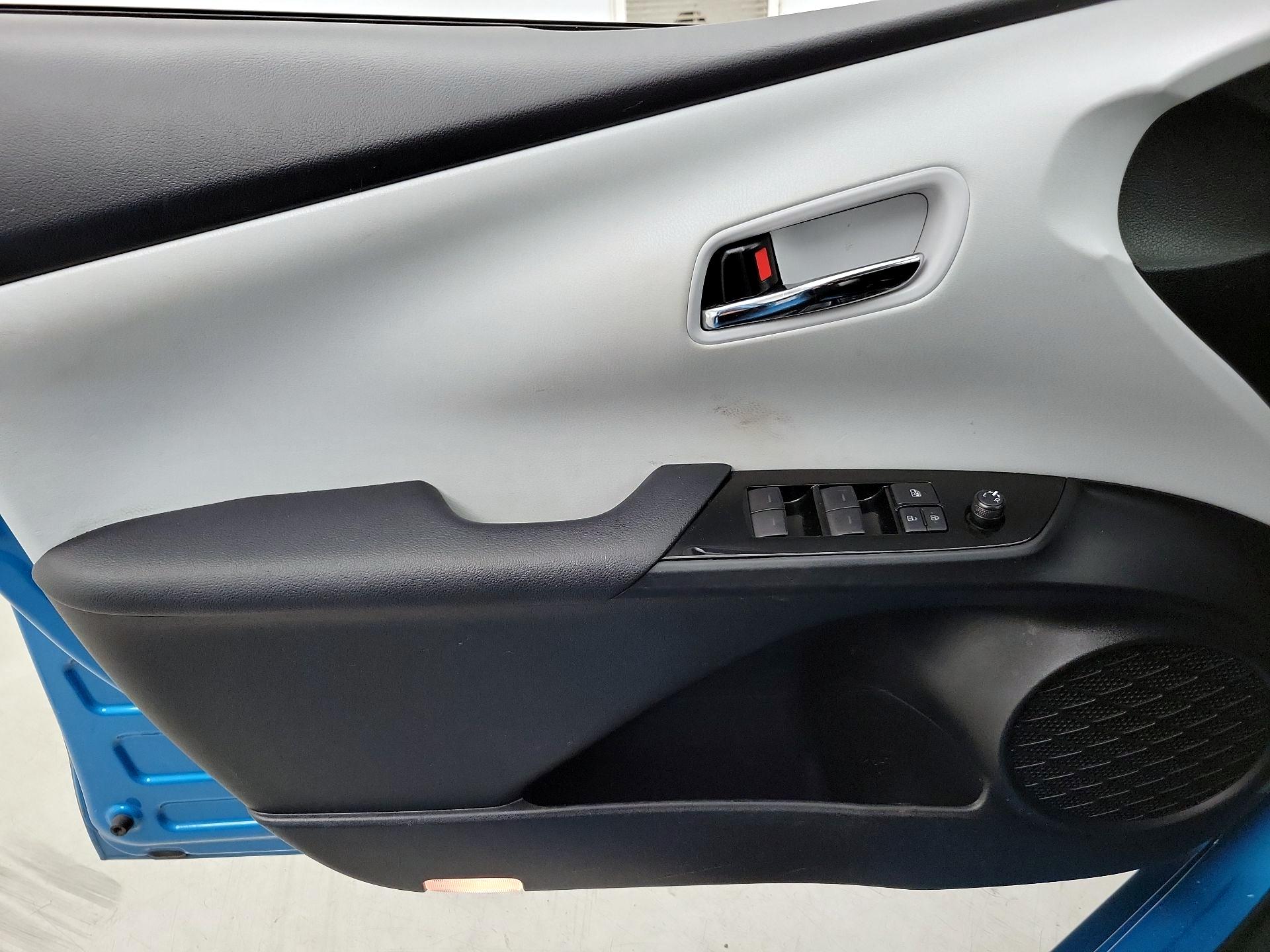 Thumbnail: 2020 Toyota Prius Prime - 12