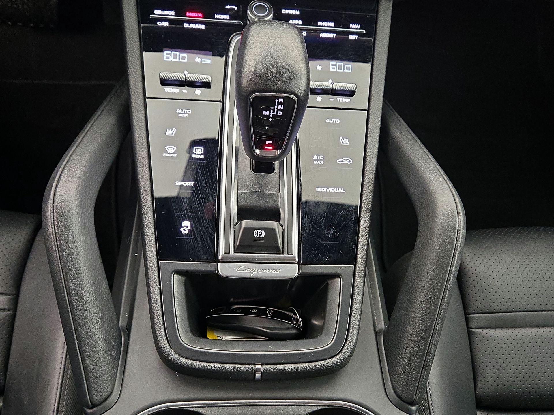 Thumbnail: 2022 Porsche Cayenne - 18