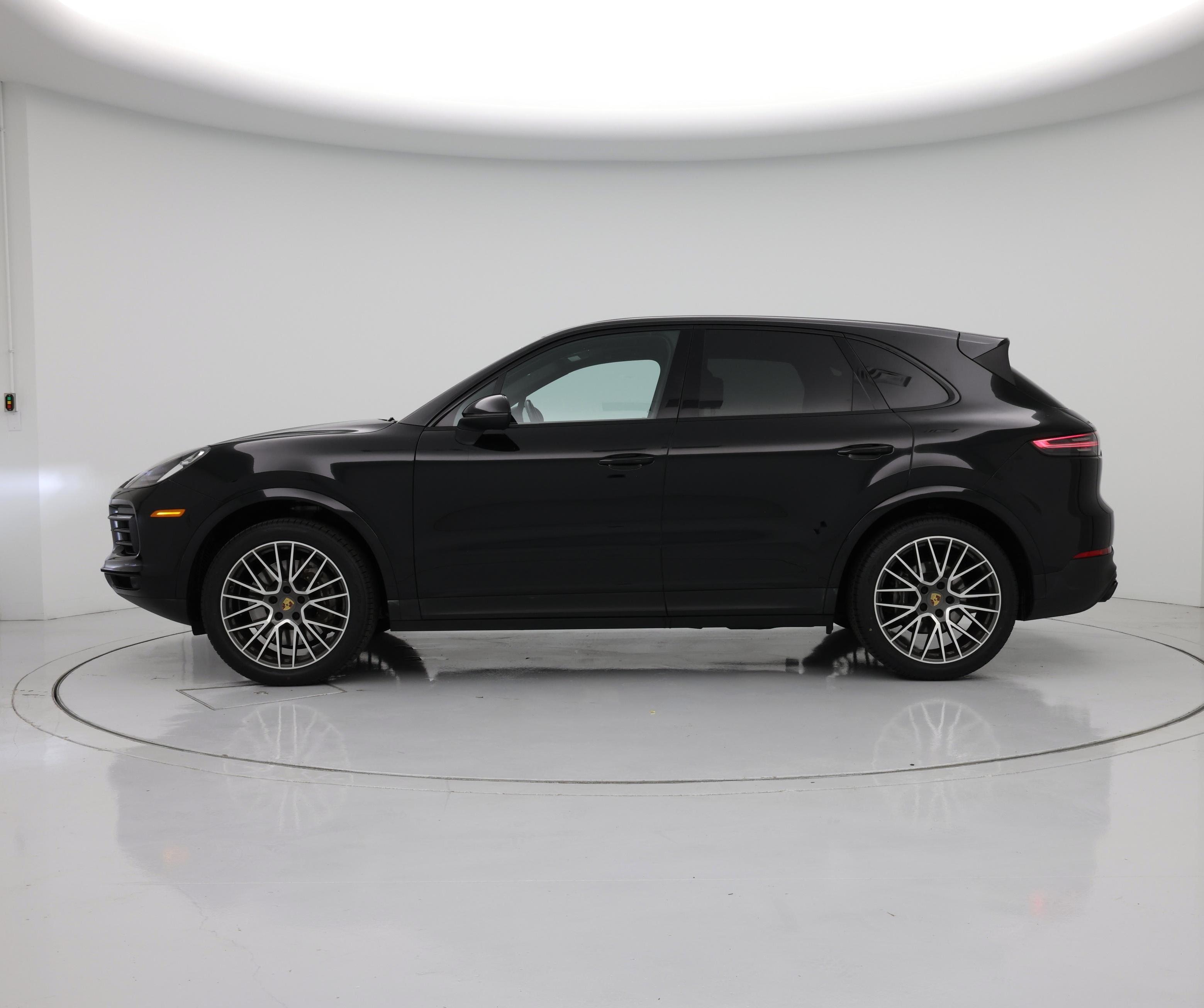 Thumbnail: 2022 Porsche Cayenne - 3