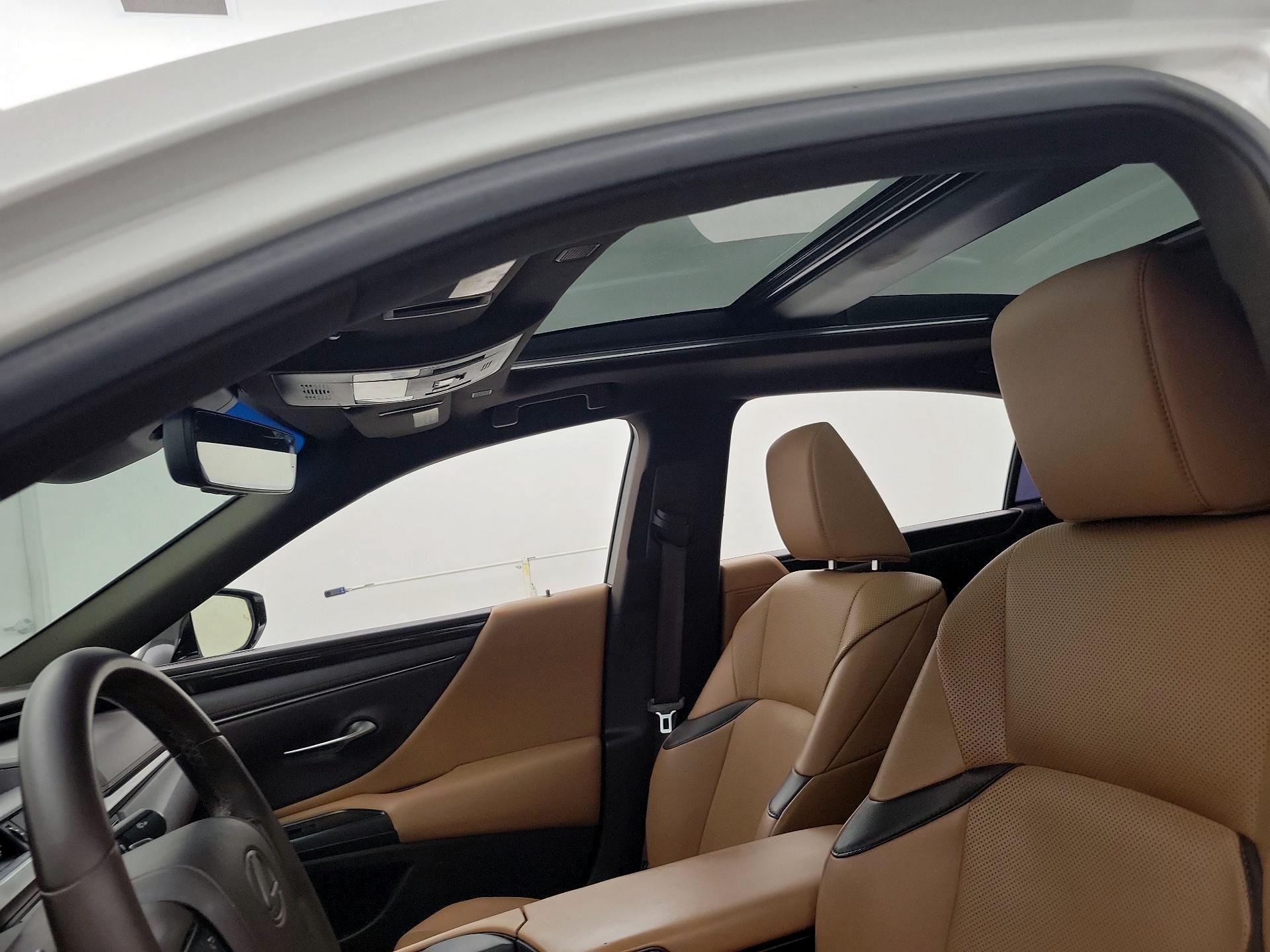 Thumbnail: 2019 Lexus ES - 20