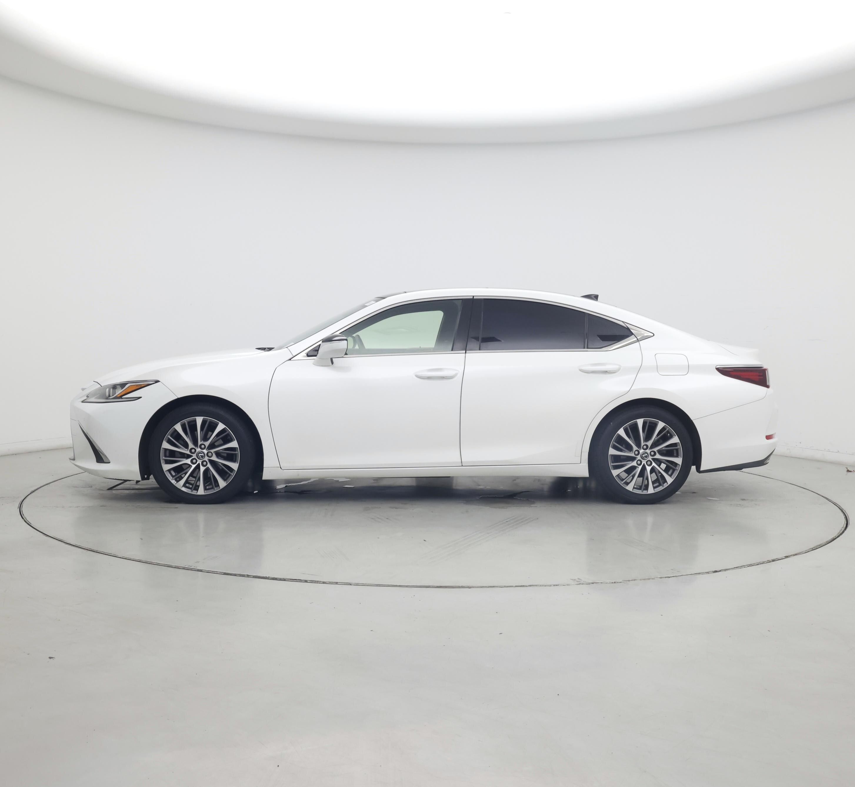 Thumbnail: 2019 Lexus ES - 3