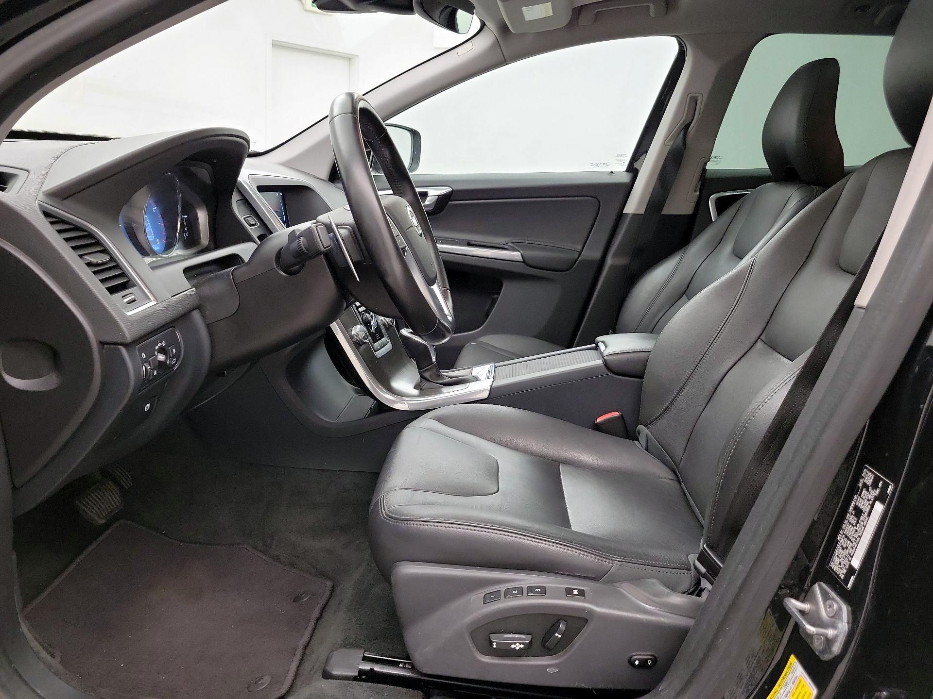 Thumbnail: 2015 Volvo XC60 - 11
