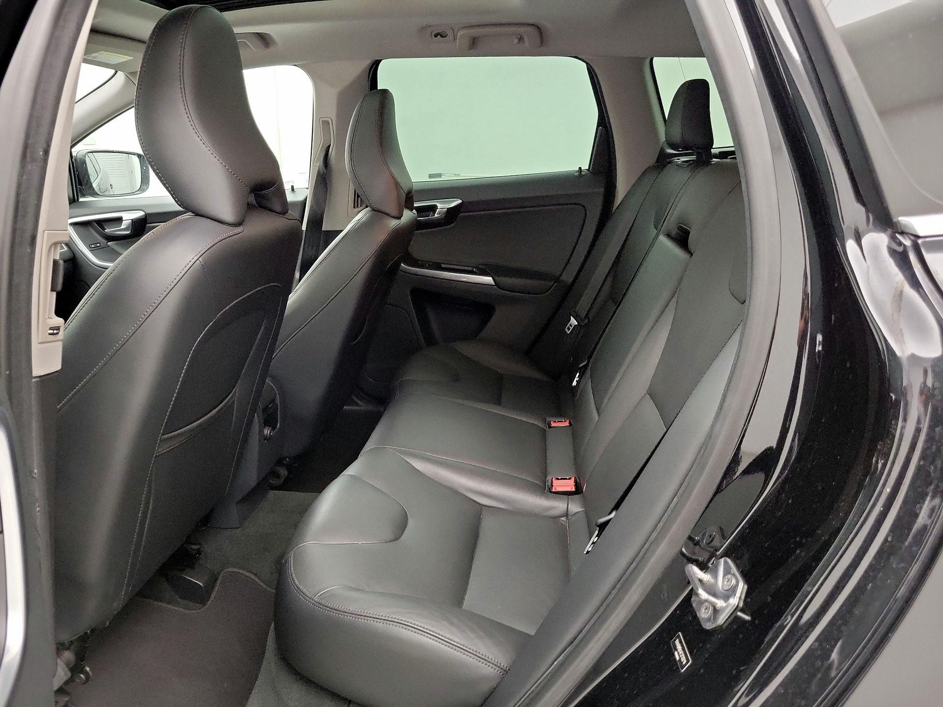 Thumbnail: 2015 Volvo XC60 - 20