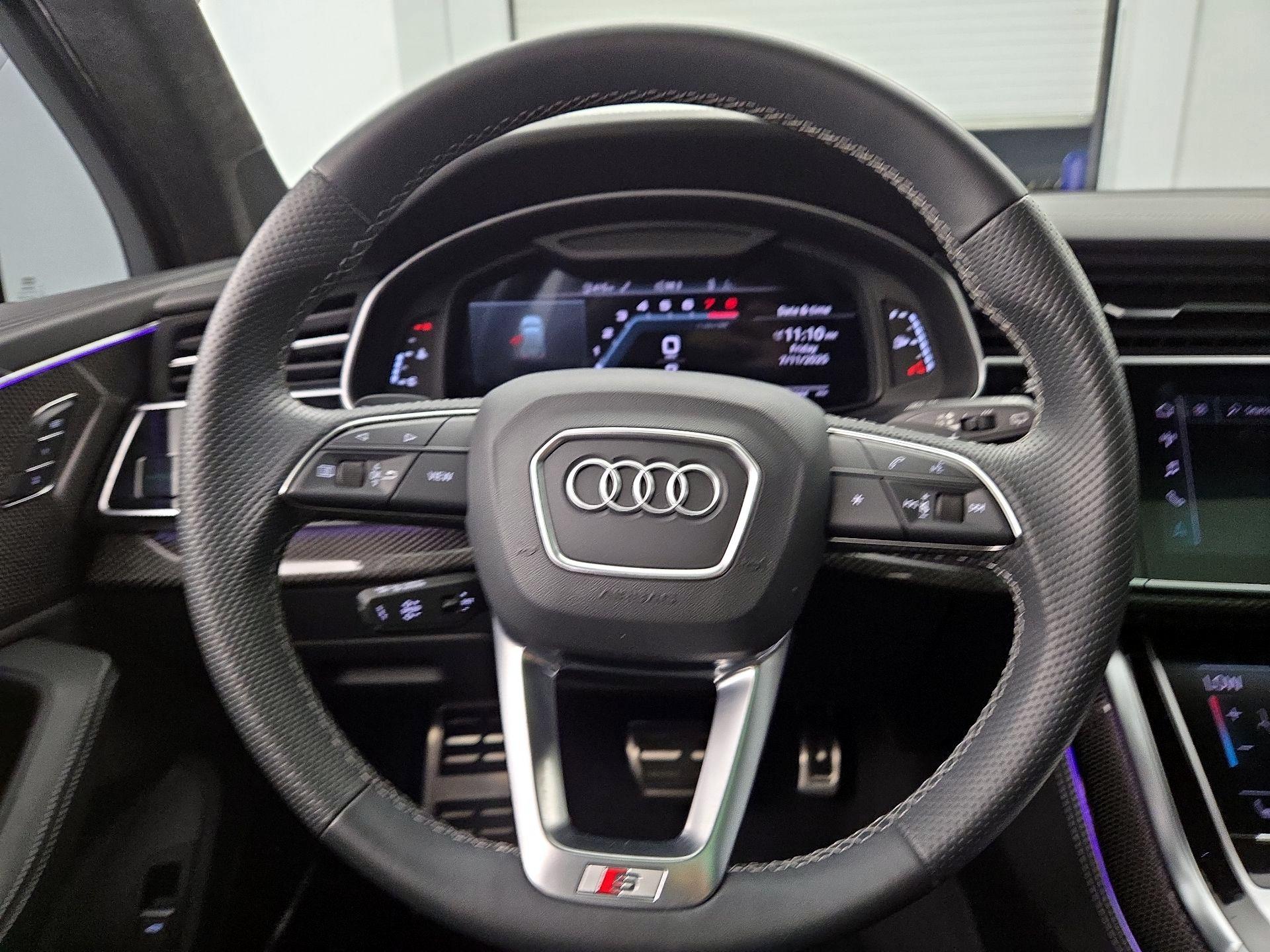 Thumbnail: 2022 Audi SQ7 - 10
