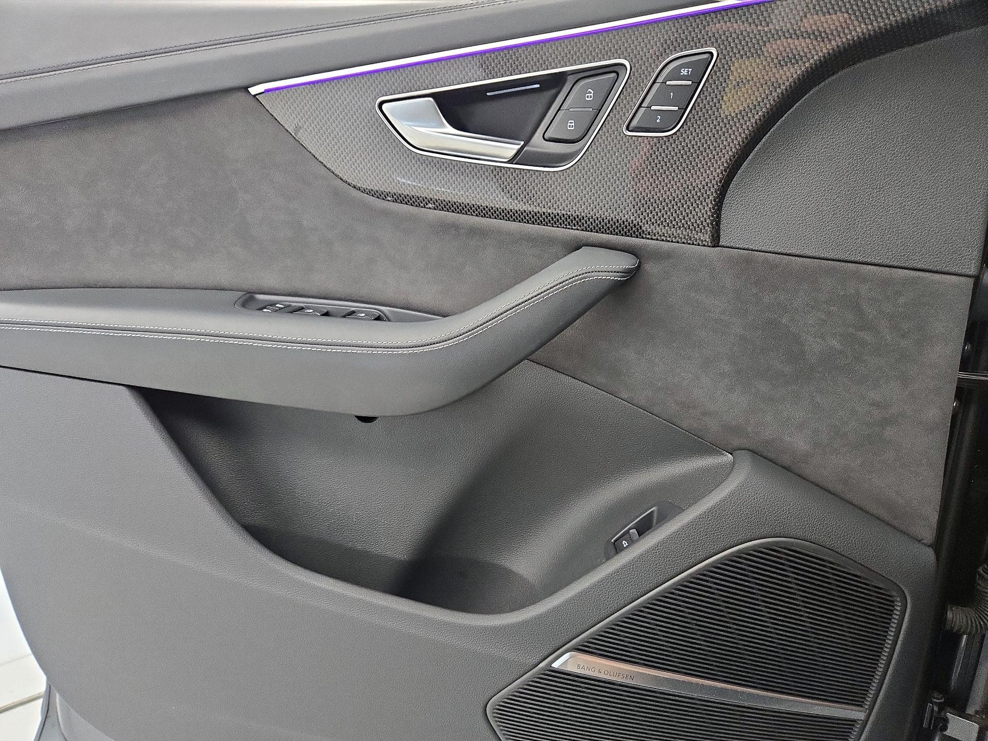 Thumbnail: 2022 Audi SQ7 - 12