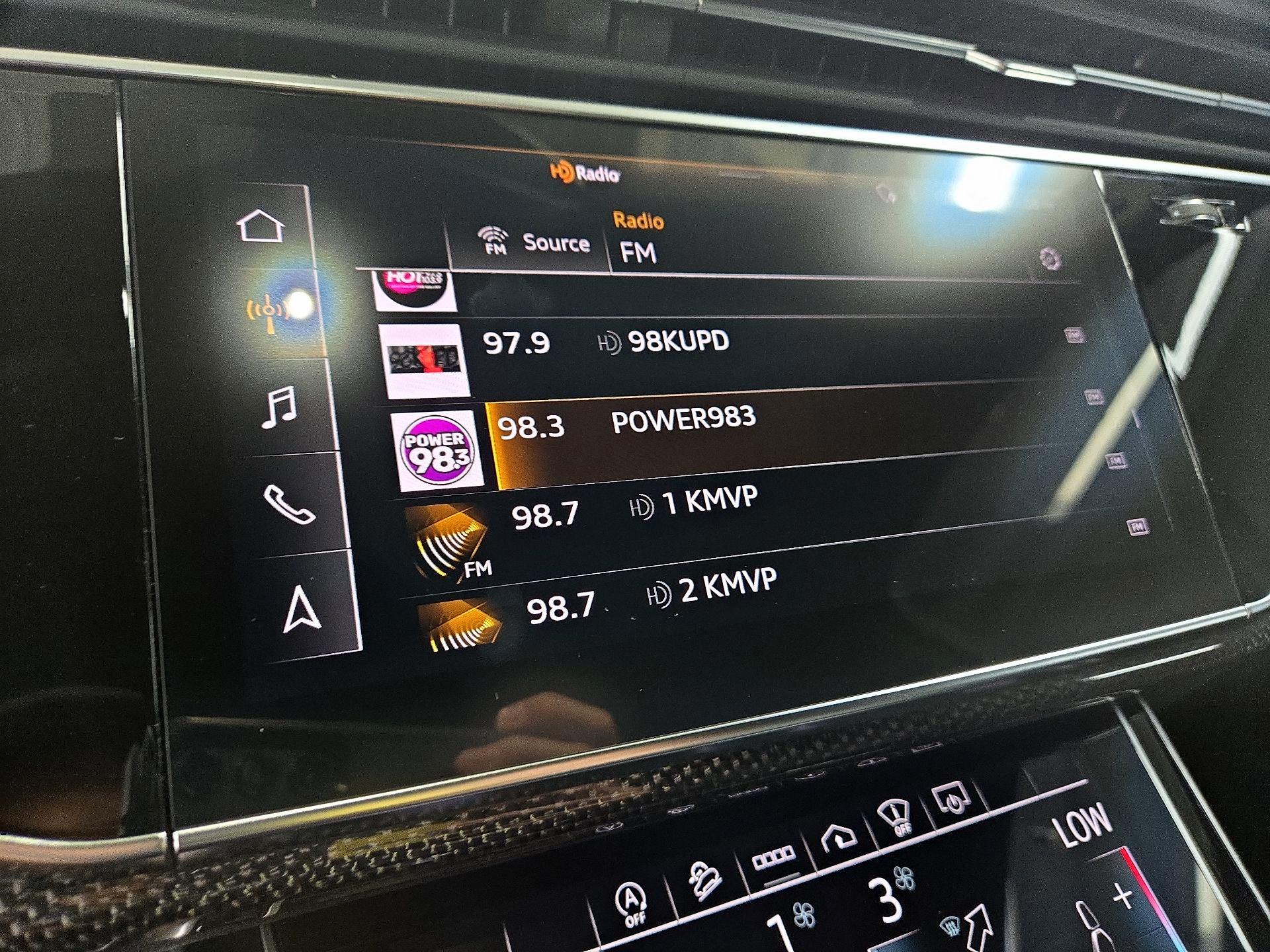 Thumbnail: 2022 Audi SQ7 - 16