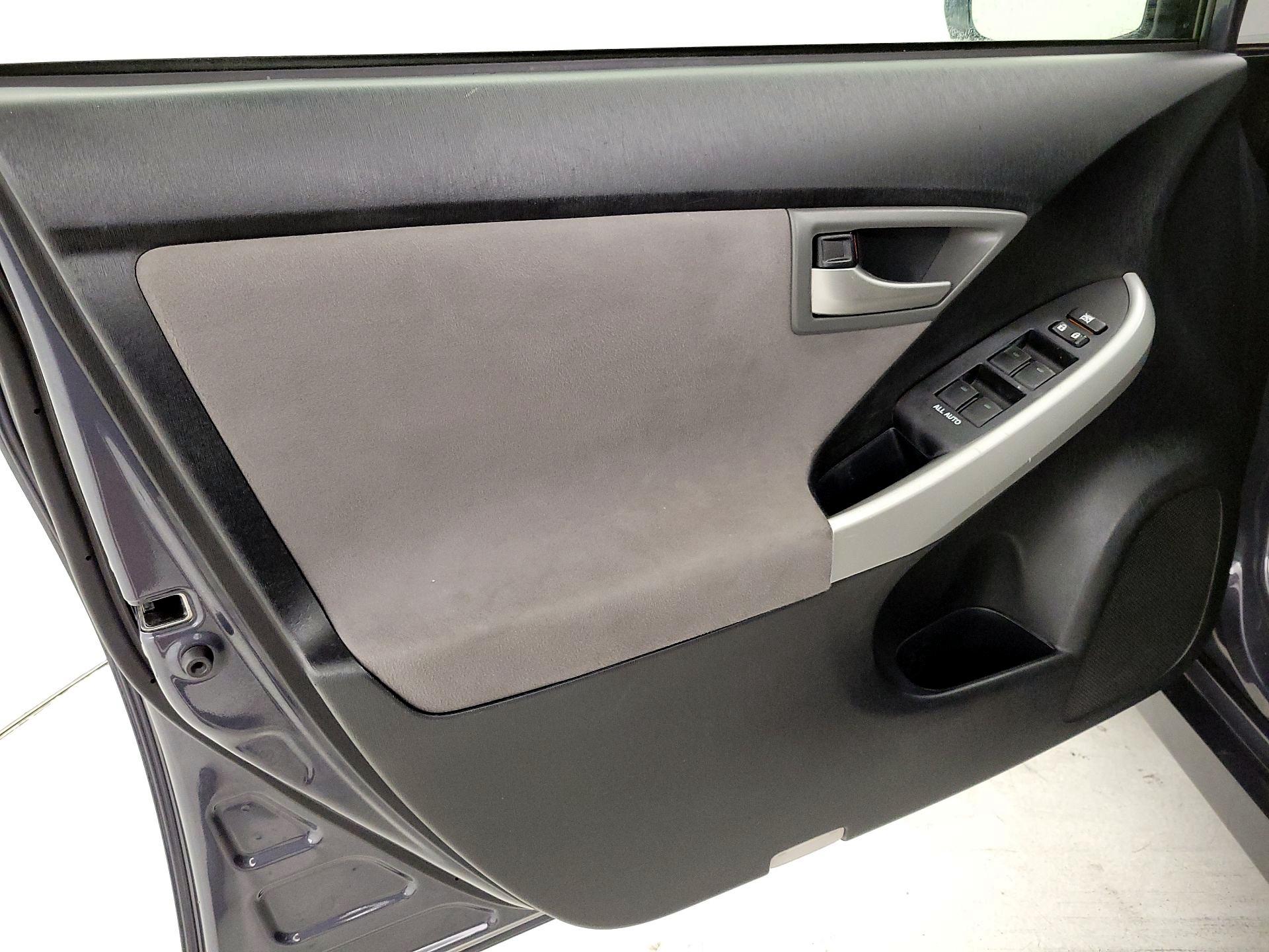 Thumbnail: 2015 Toyota Prius - 12