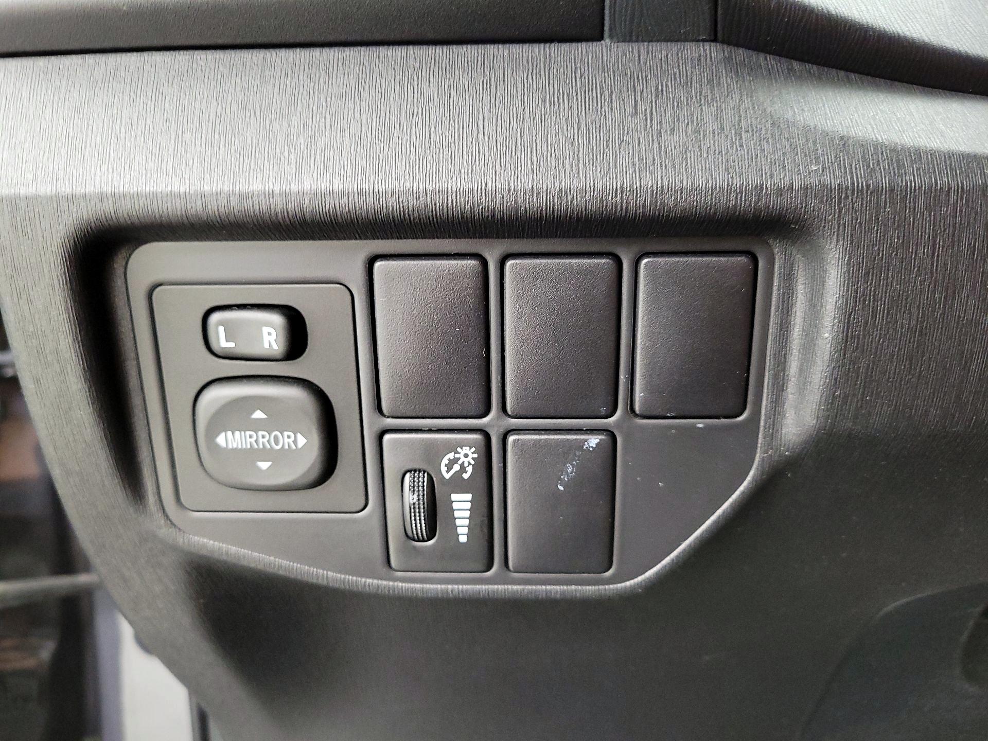 Thumbnail: 2015 Toyota Prius - 13