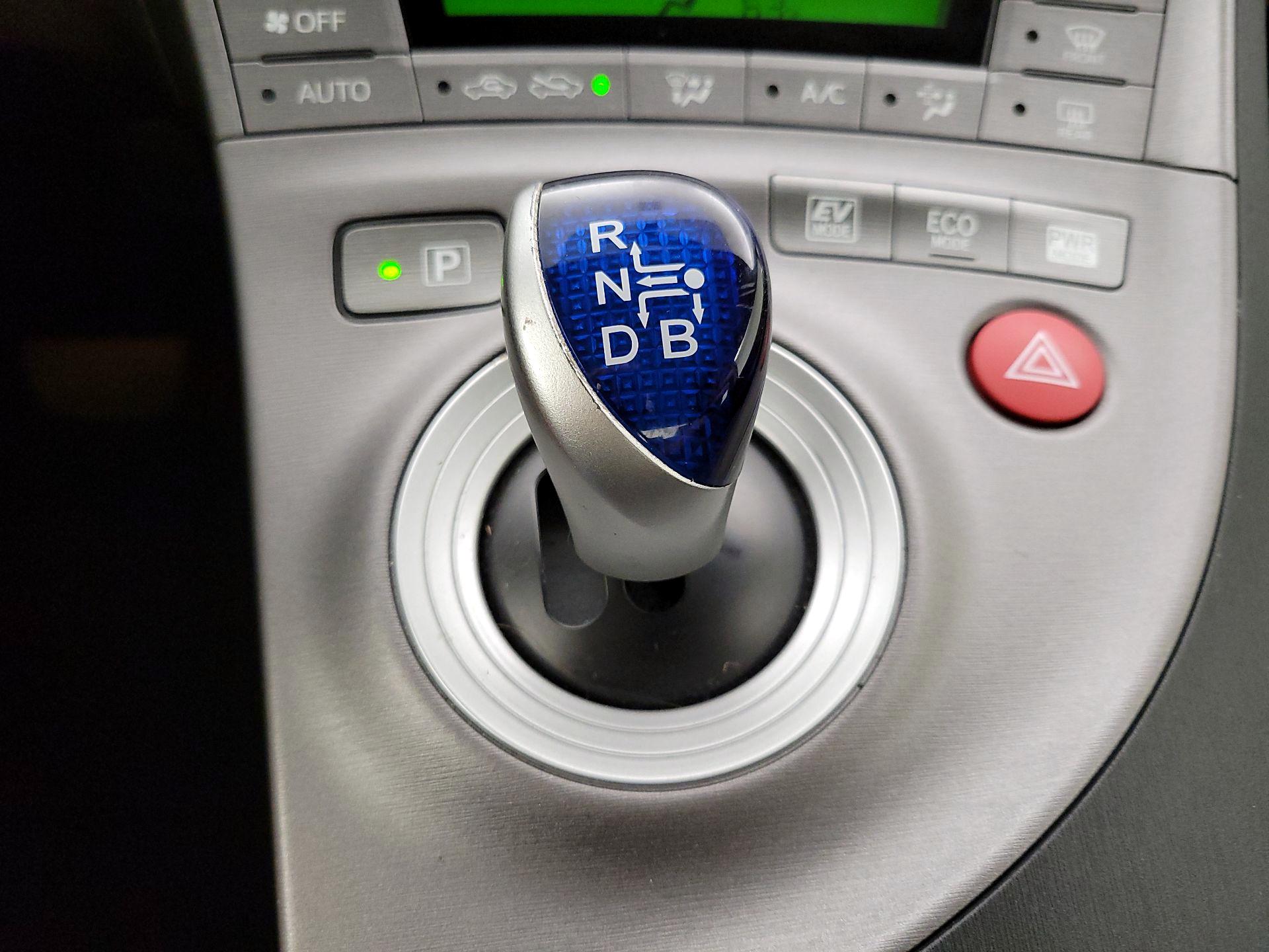 Thumbnail: 2015 Toyota Prius - 18