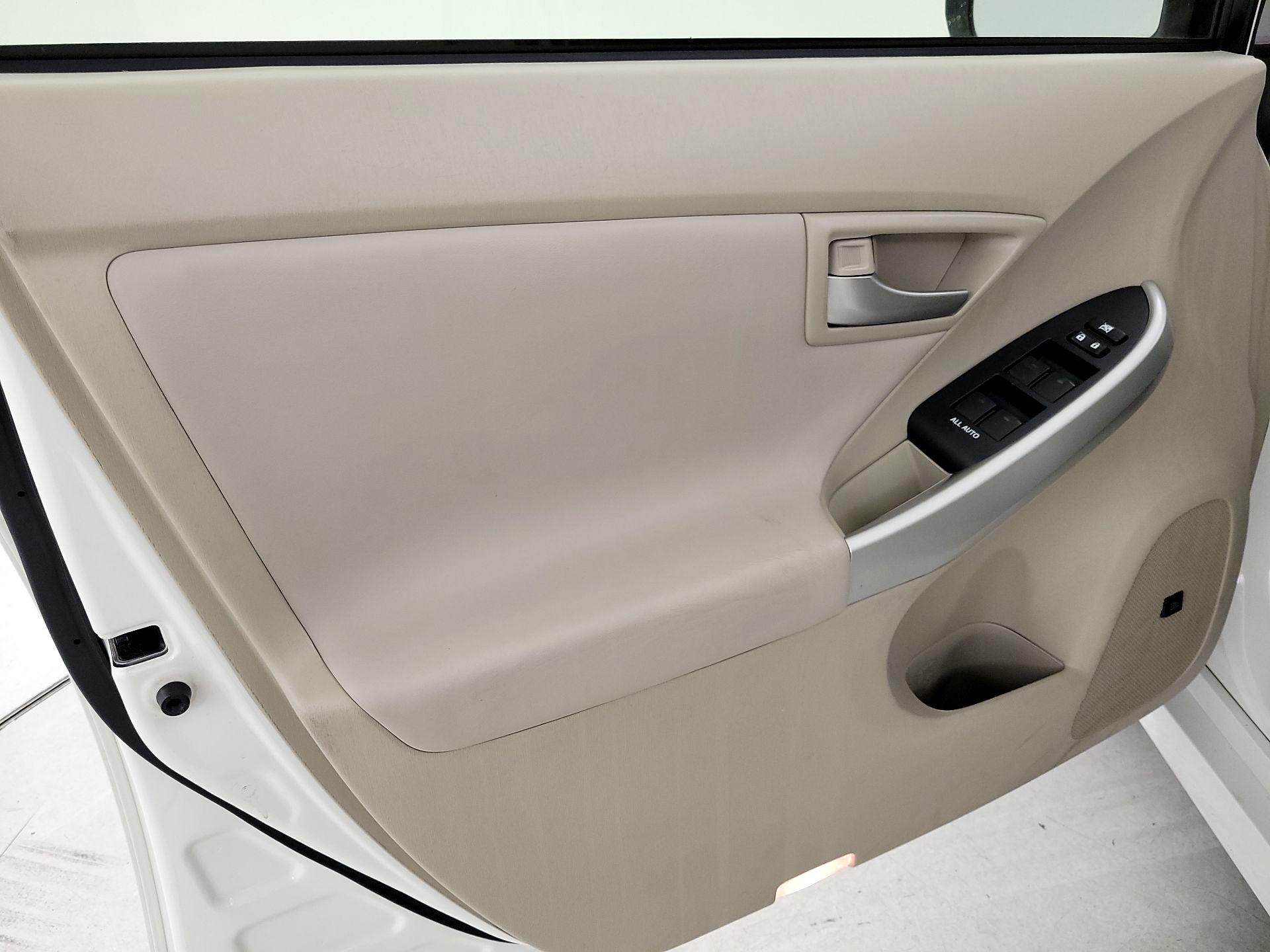 Thumbnail: 2015 Toyota Prius - 12