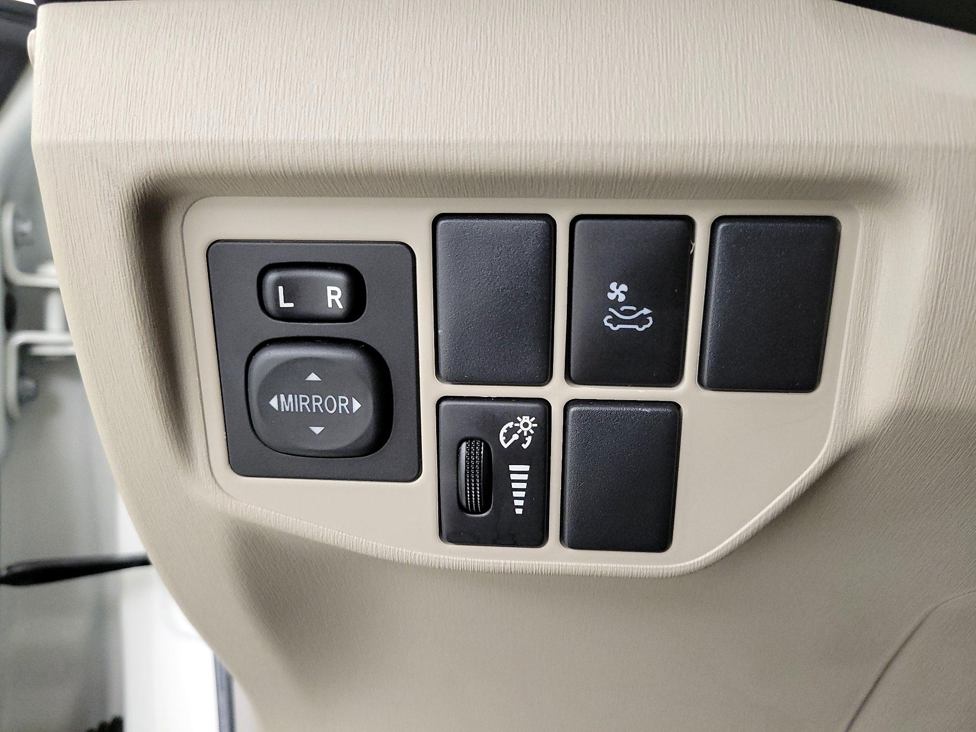 Thumbnail: 2015 Toyota Prius - 13
