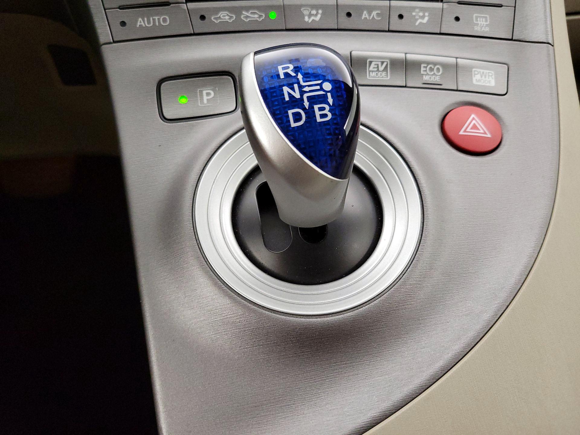 Thumbnail: 2015 Toyota Prius - 18