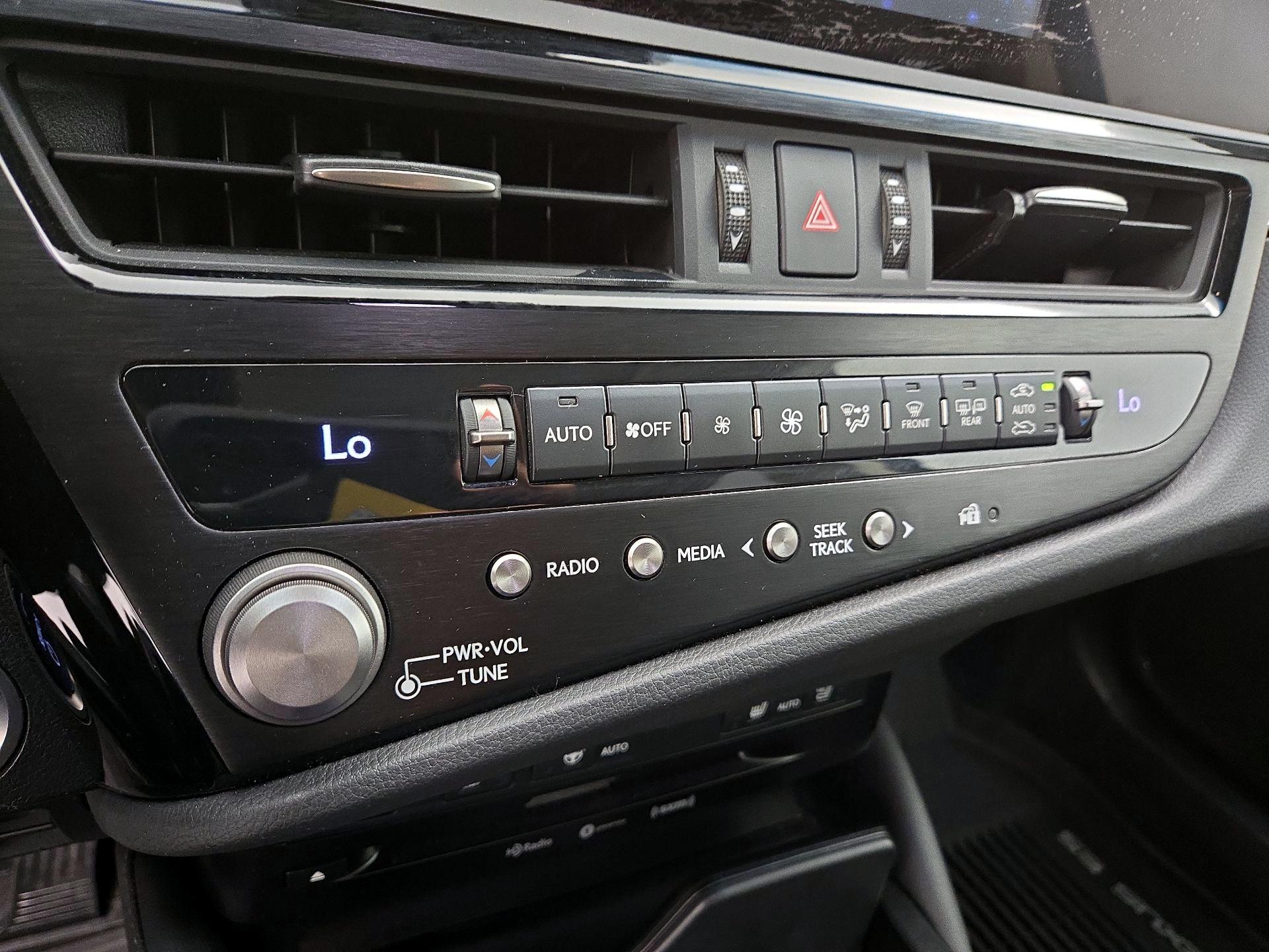Thumbnail: 2022 Lexus ES - 16