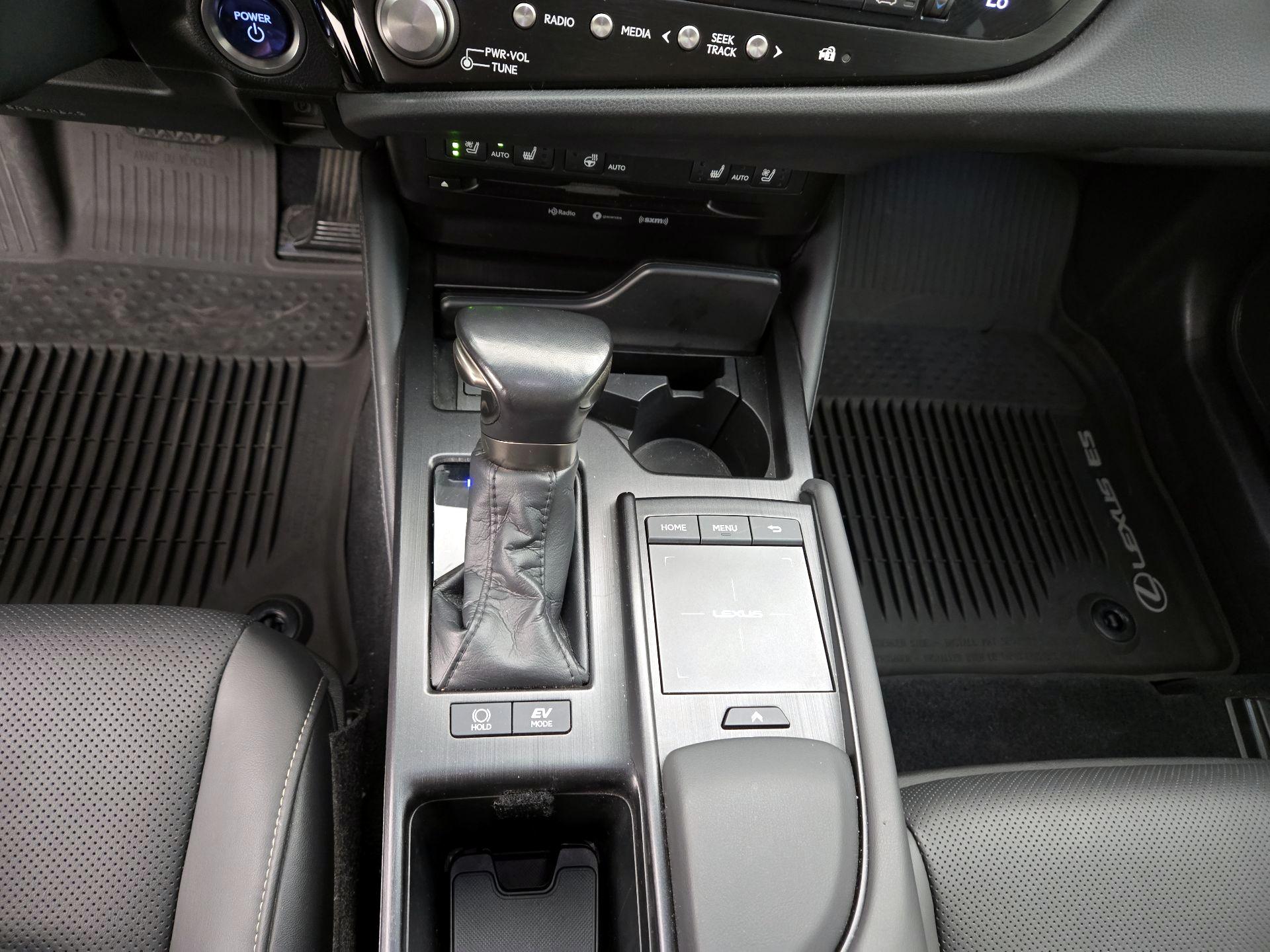 Thumbnail: 2022 Lexus ES - 17