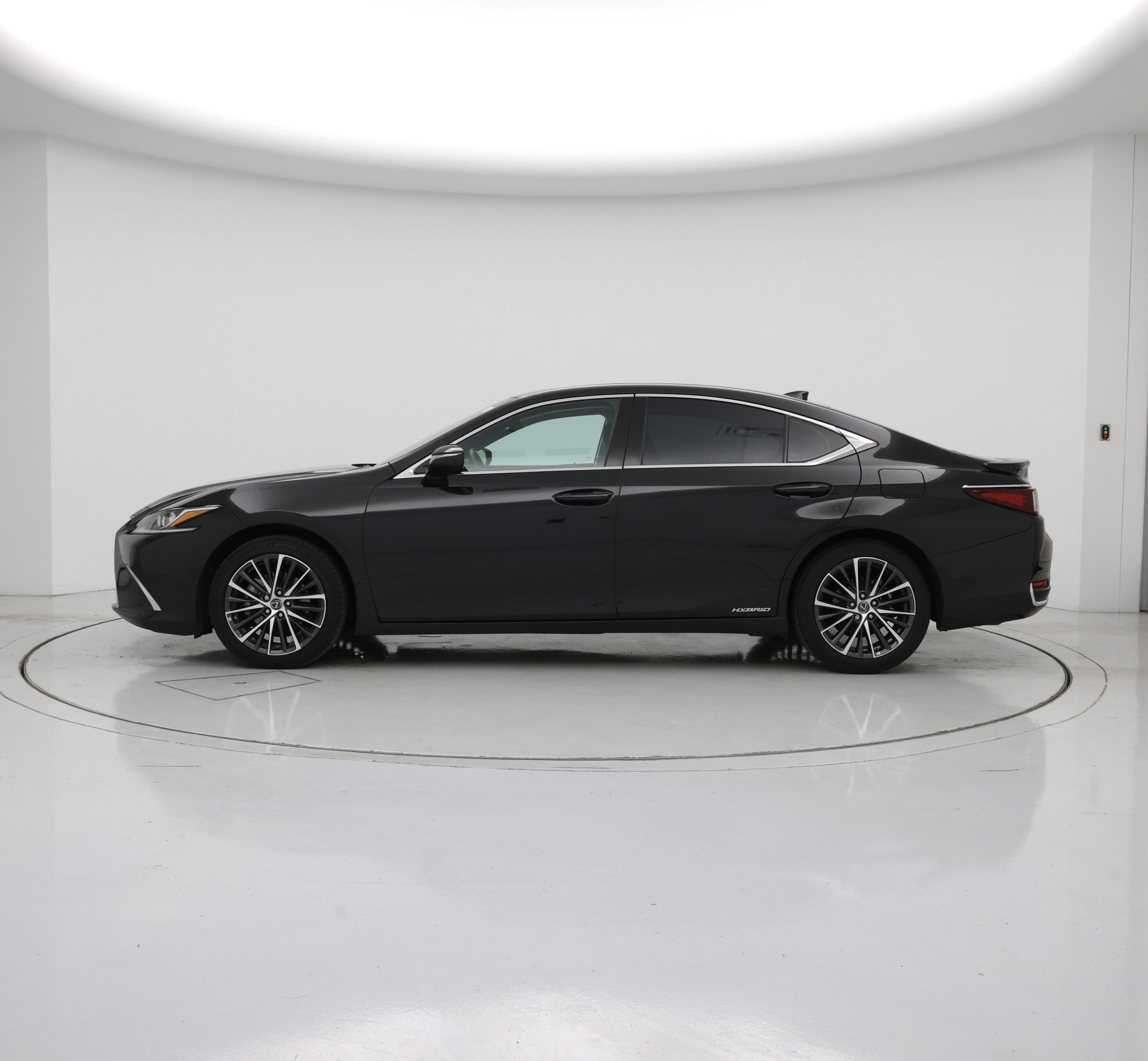 Thumbnail: 2022 Lexus ES - 3