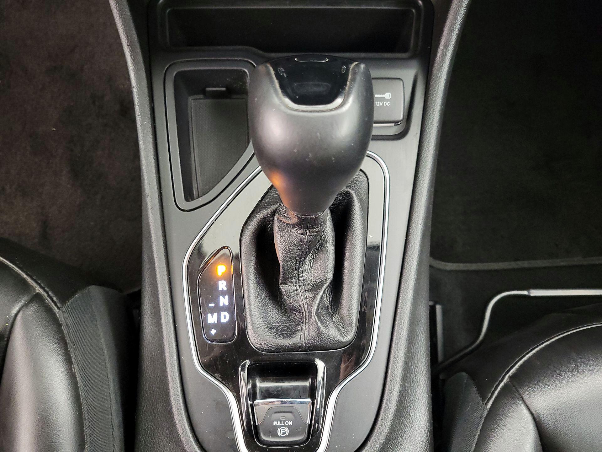 Thumbnail: 2019 Jeep Cherokee - 17