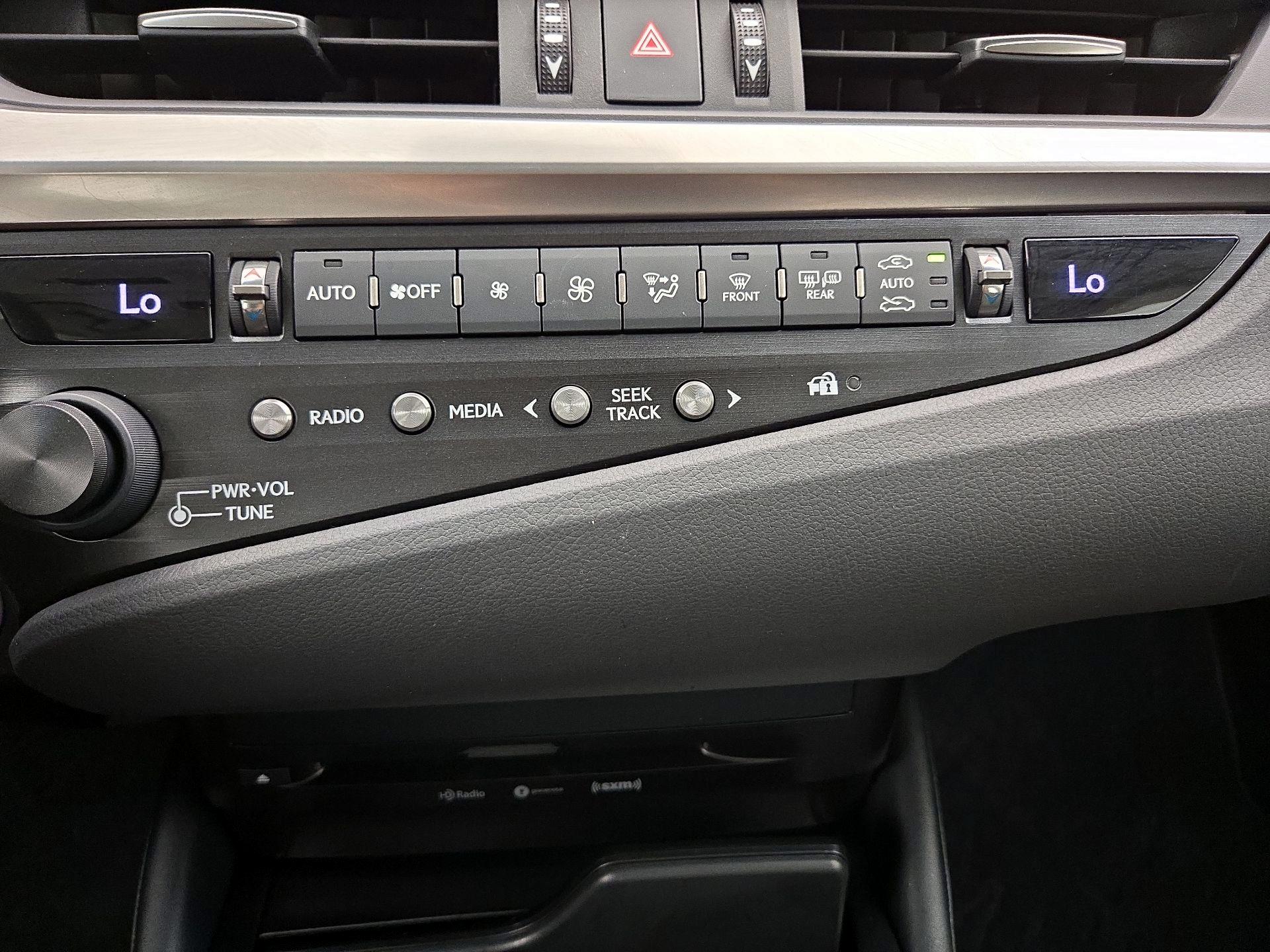 Thumbnail: 2019 Lexus ES - 16